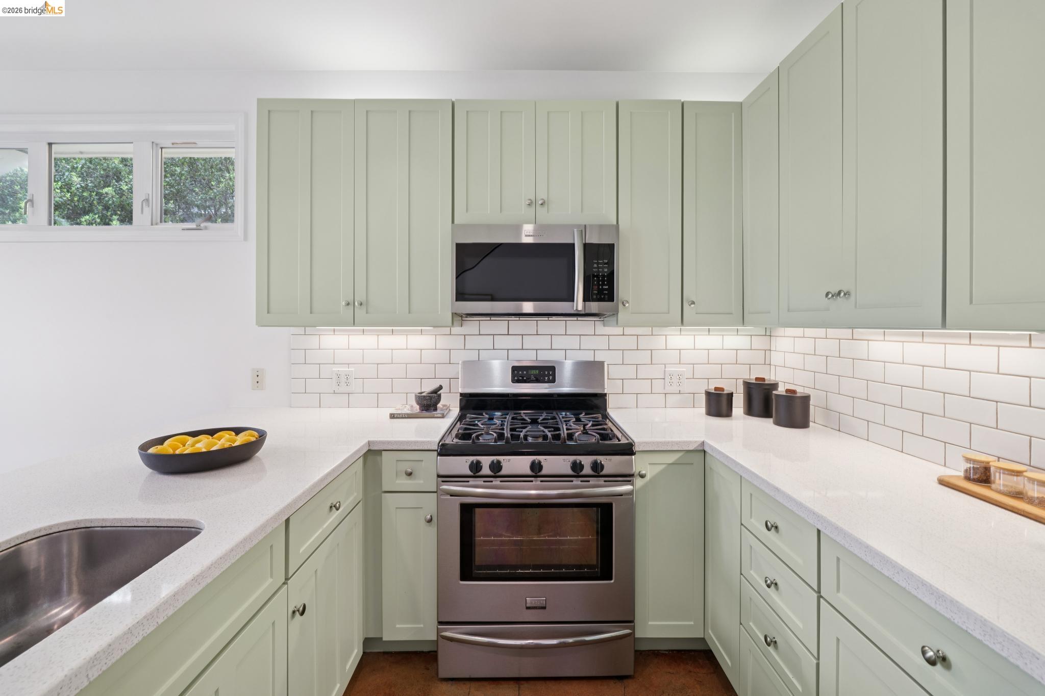 480 42Nd St Unit: E