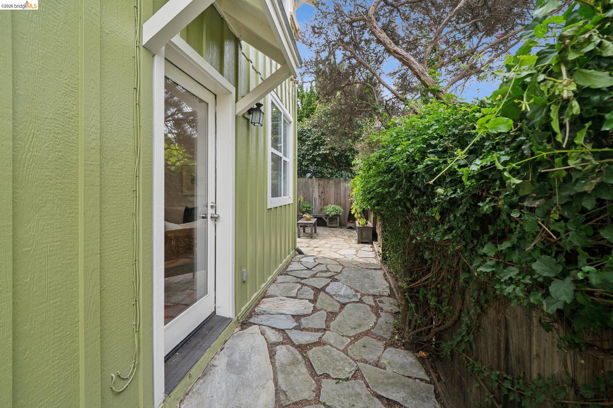 480 42Nd St Unit: E