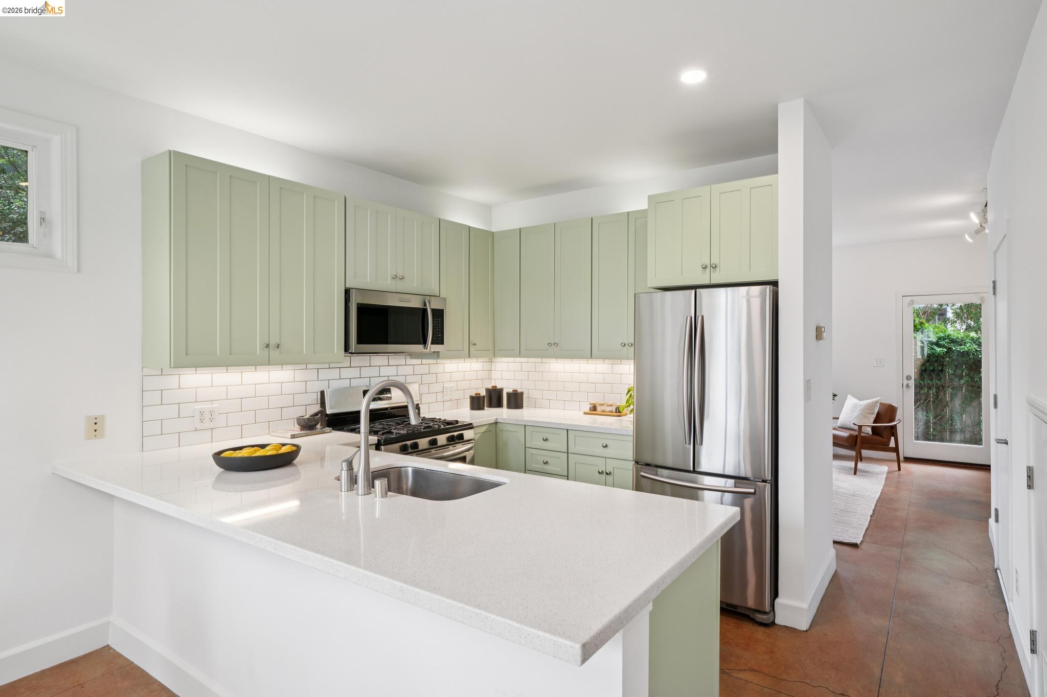 480 42Nd St Unit: E