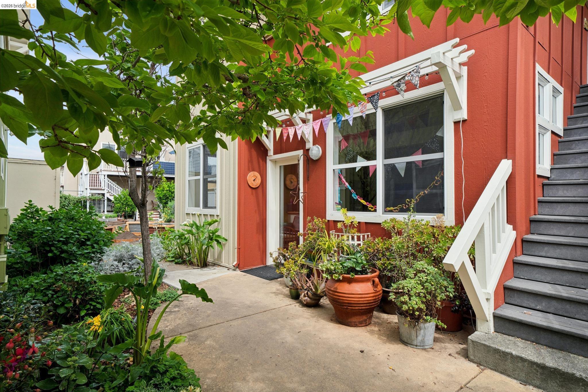 480 42Nd St Unit: E