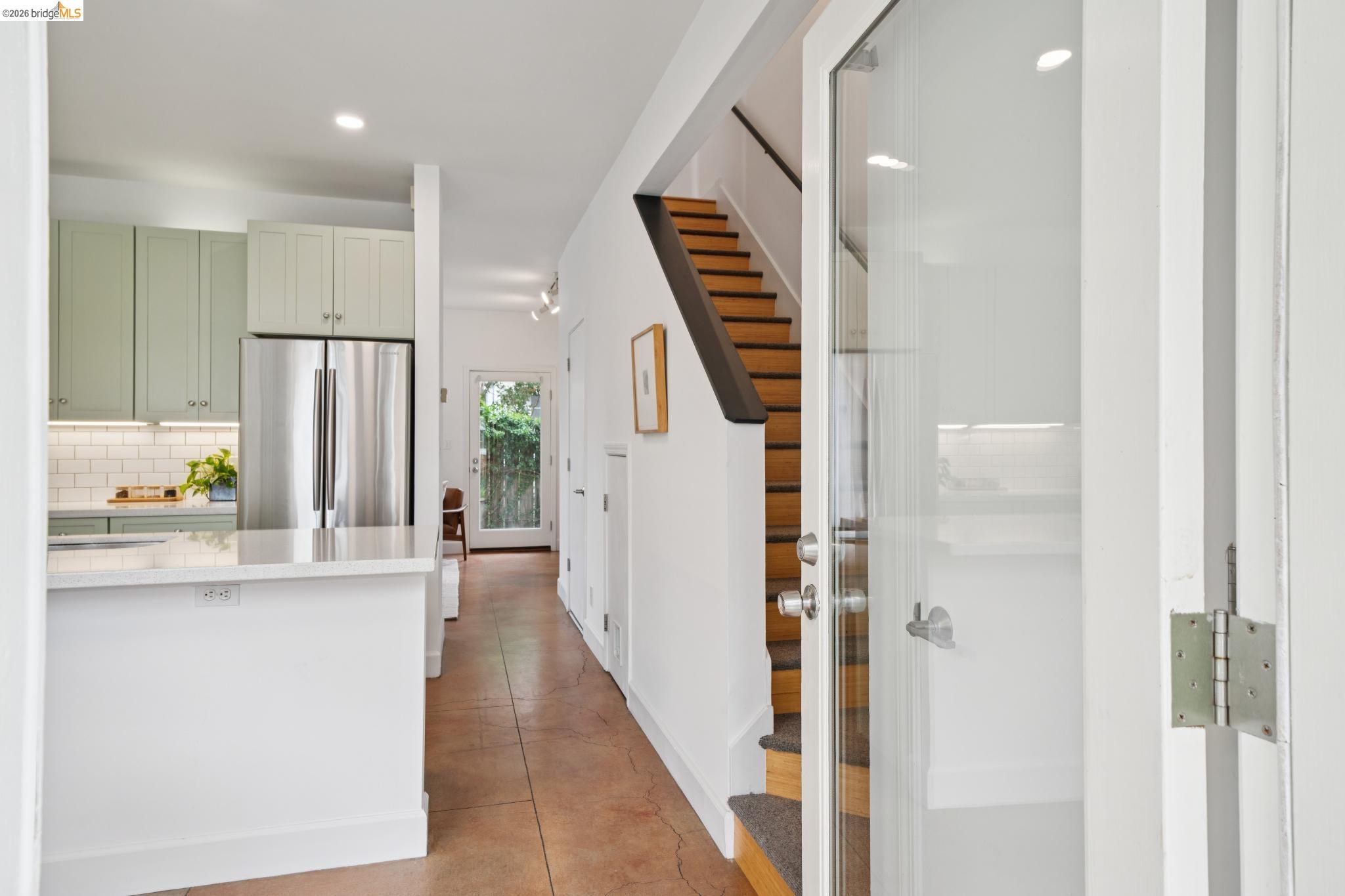 480 42Nd St Unit: E