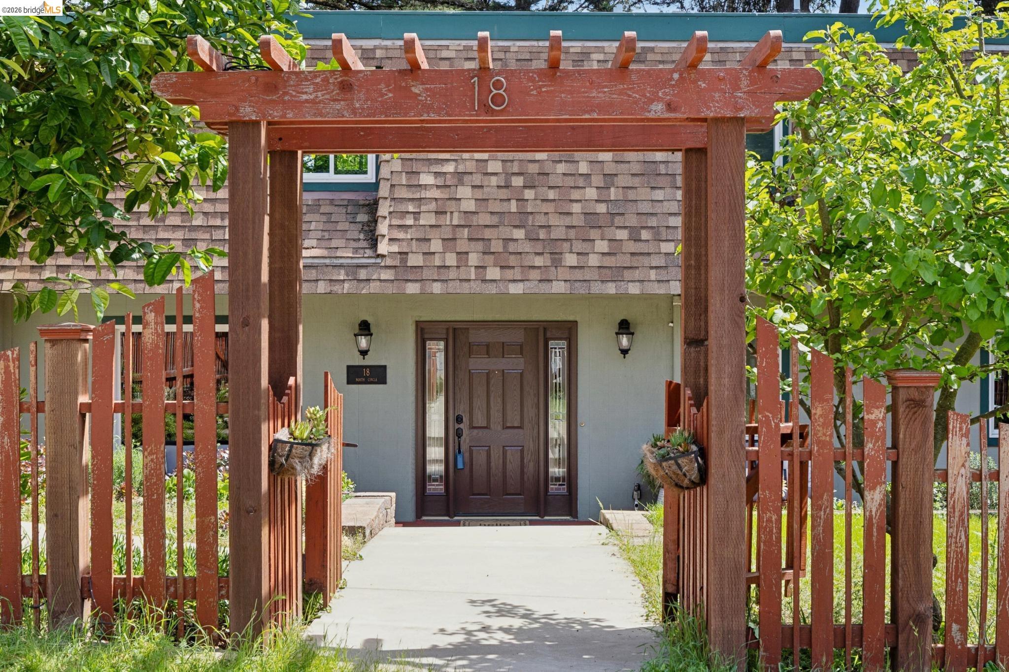 18 North Cir