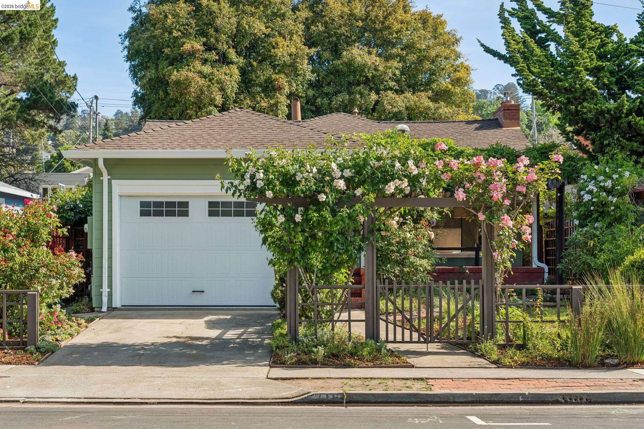 716 Ashbury Ave