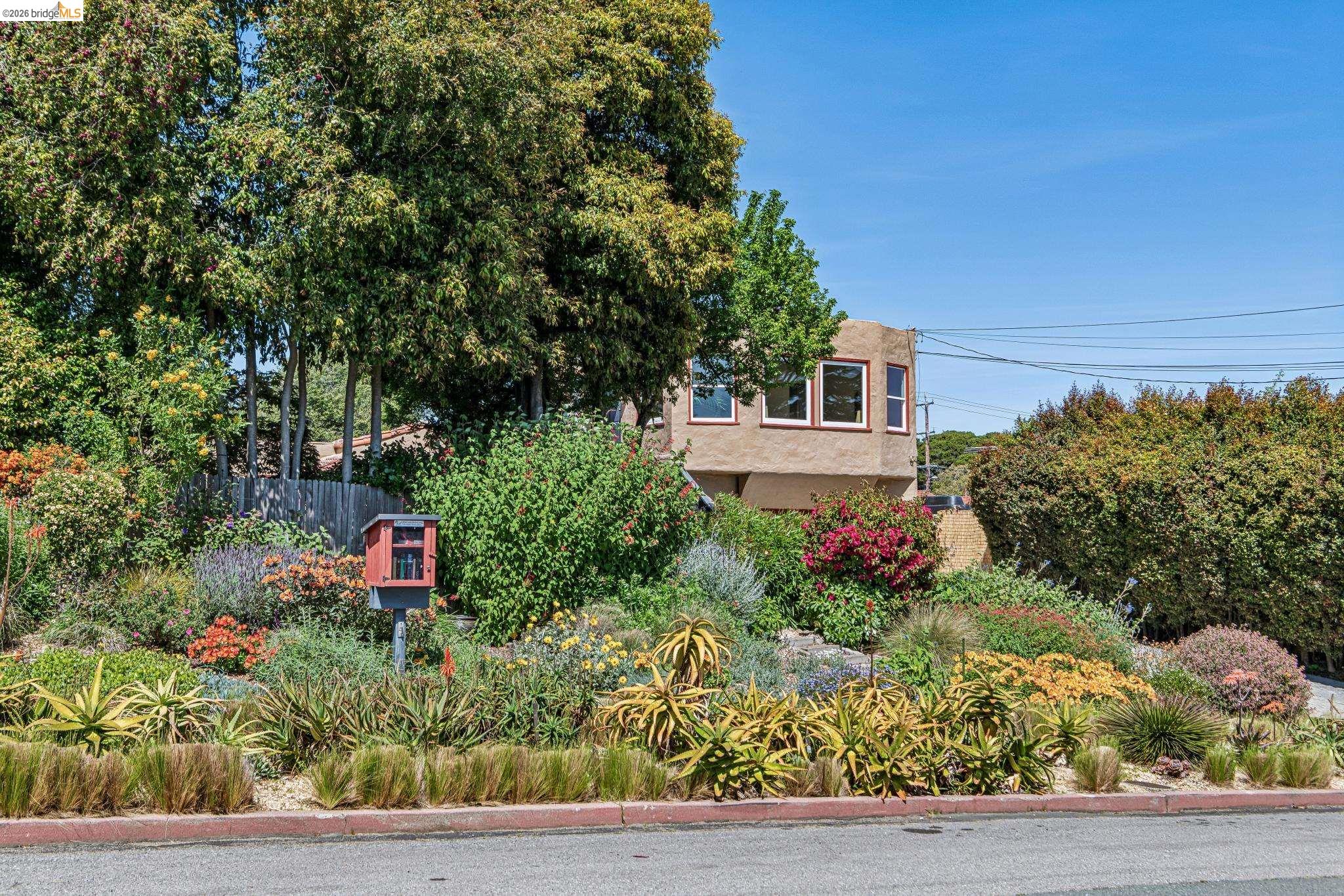 5703-5705 Panama Ave