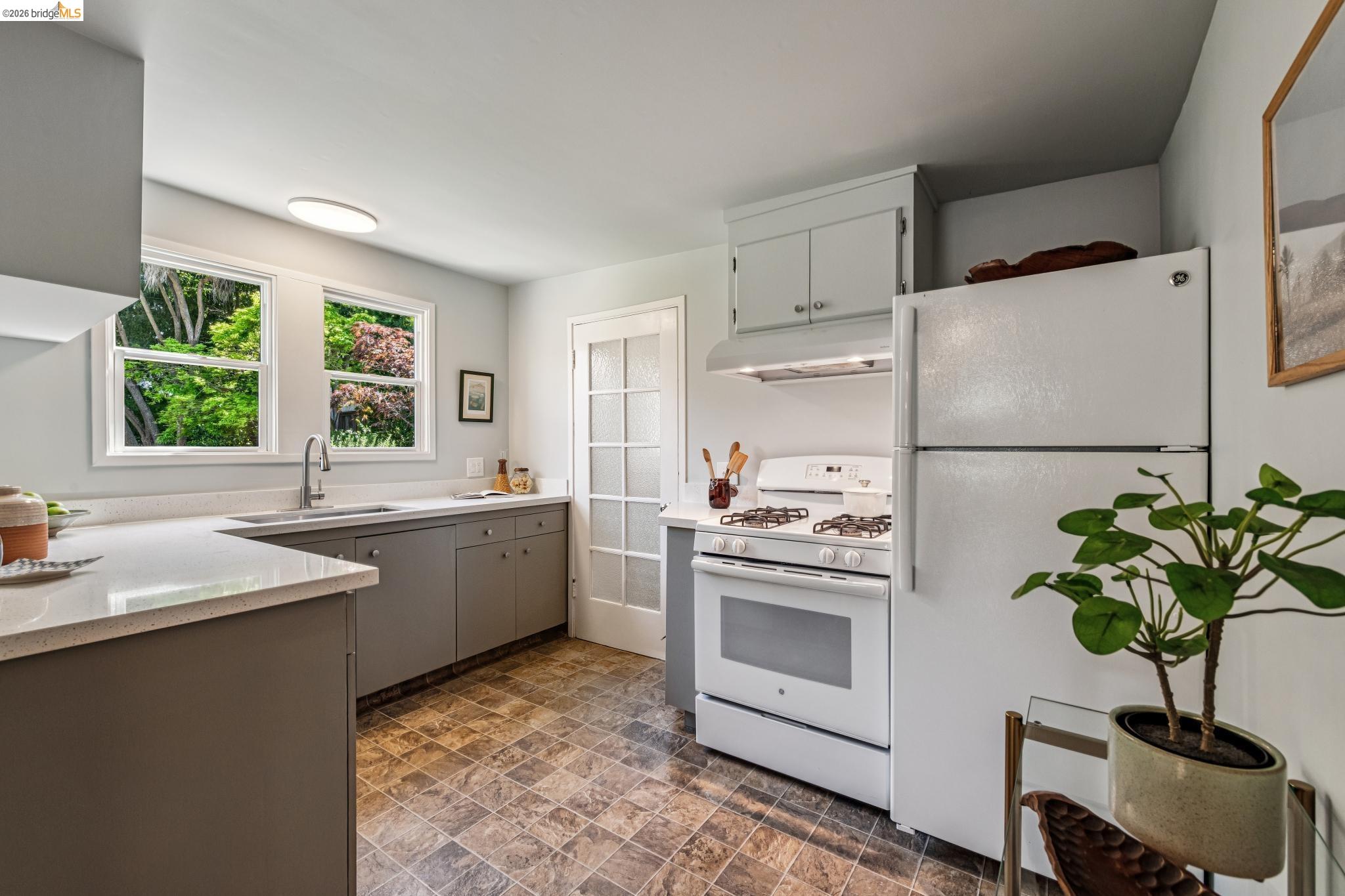 5703-5705 Panama Ave