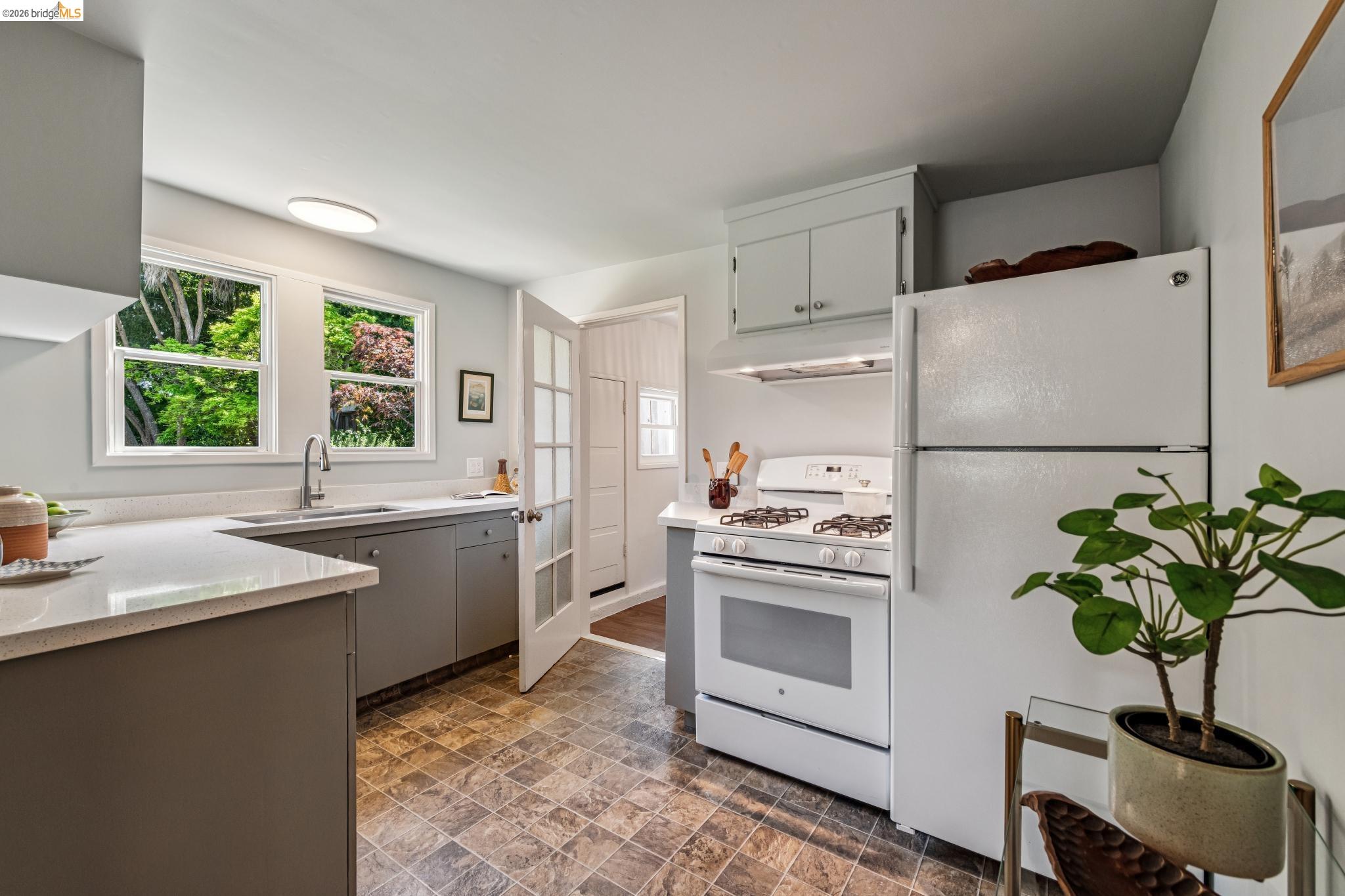 5703-5705 Panama Ave