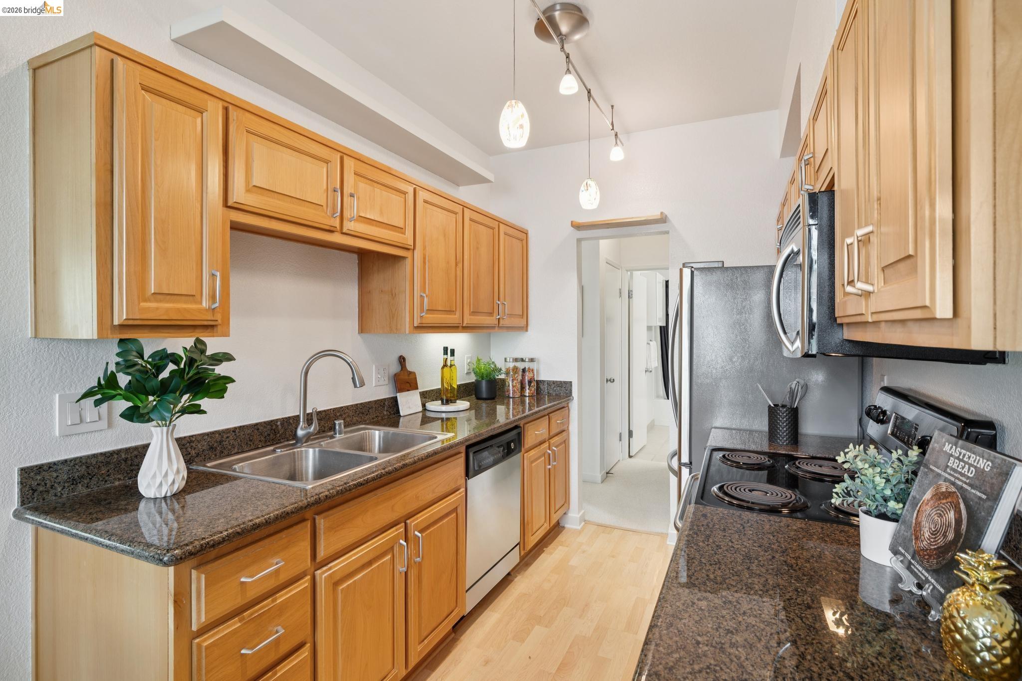 71 Lakeshore Ct