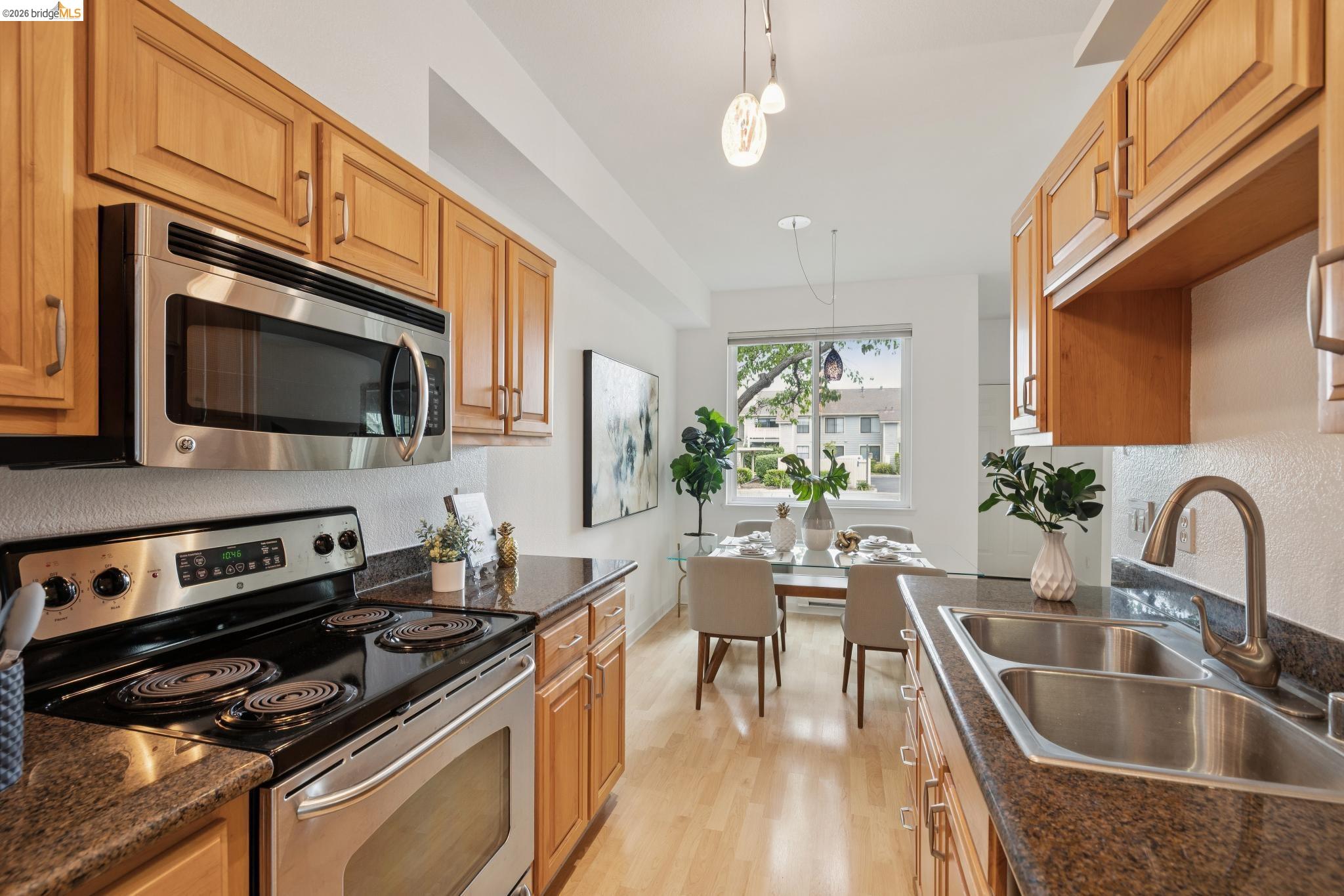 71 Lakeshore Ct