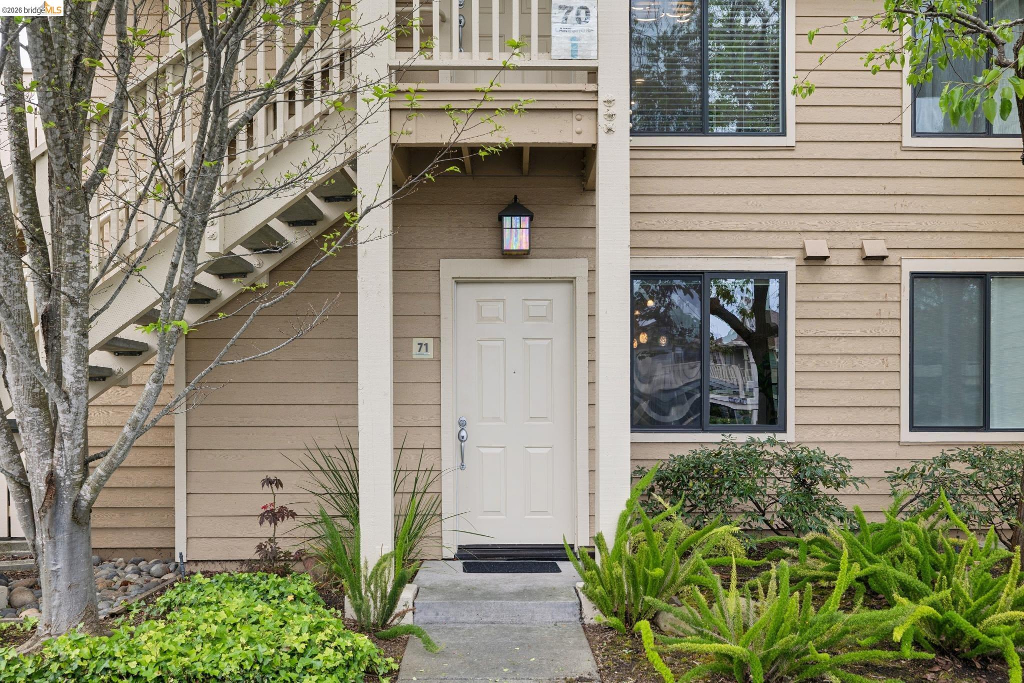 71 Lakeshore Ct