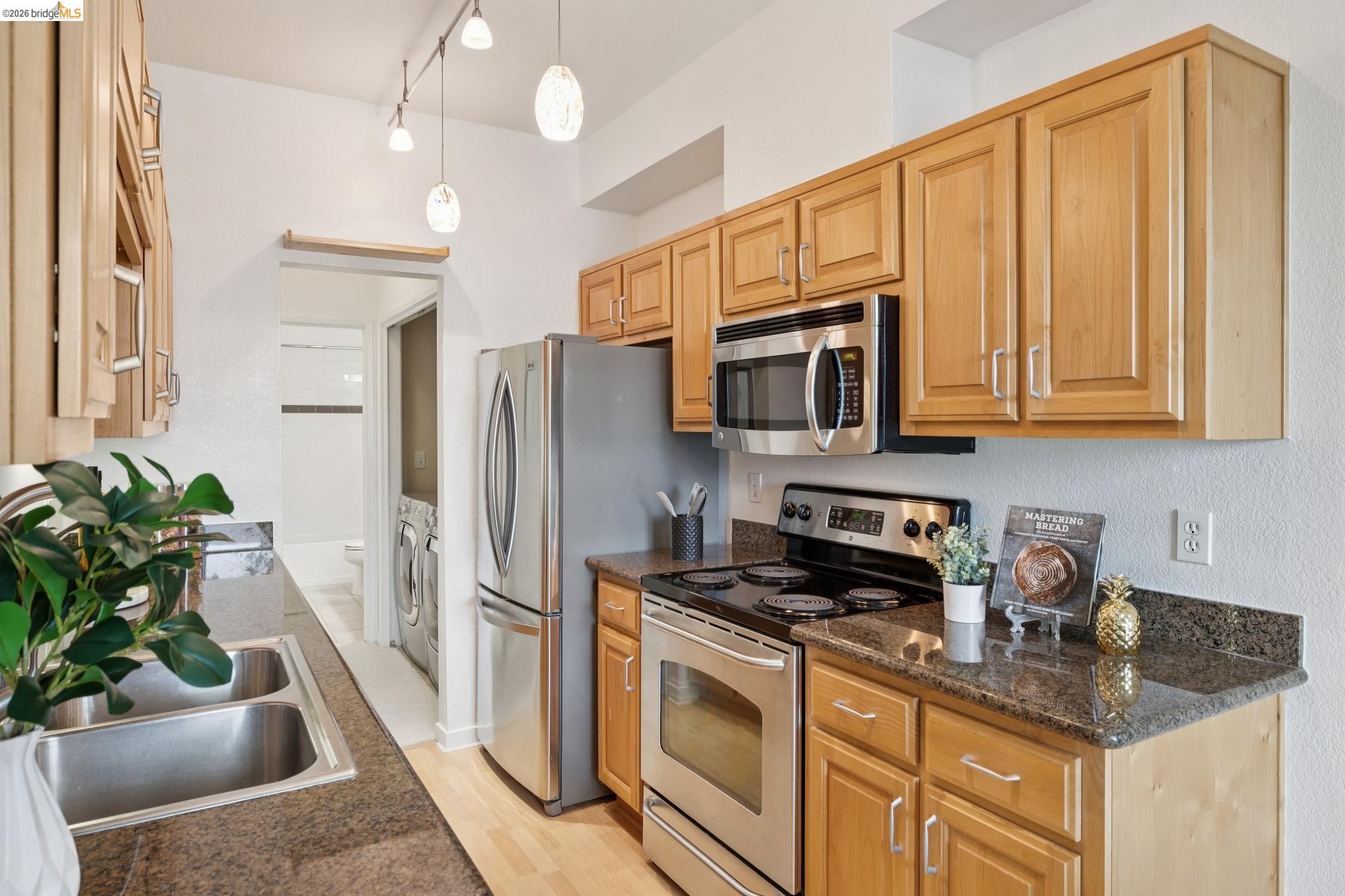 71 Lakeshore Ct