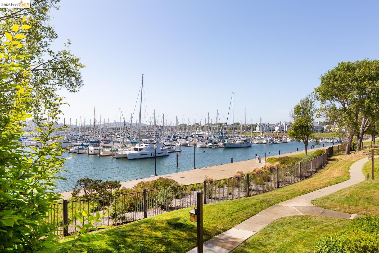 71 Lakeshore Ct