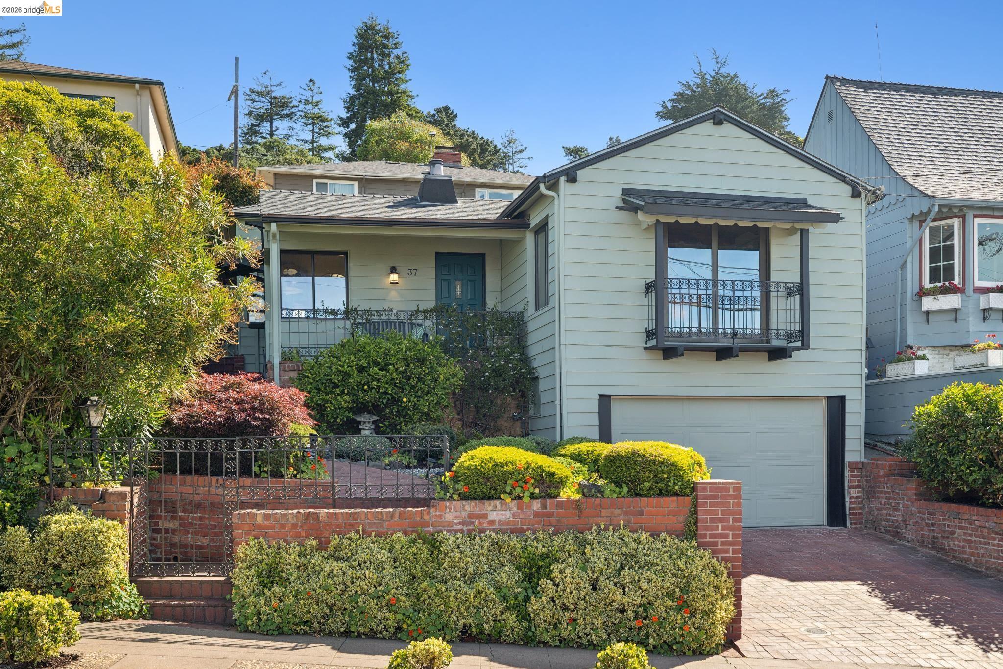 37 Kenyon Ave