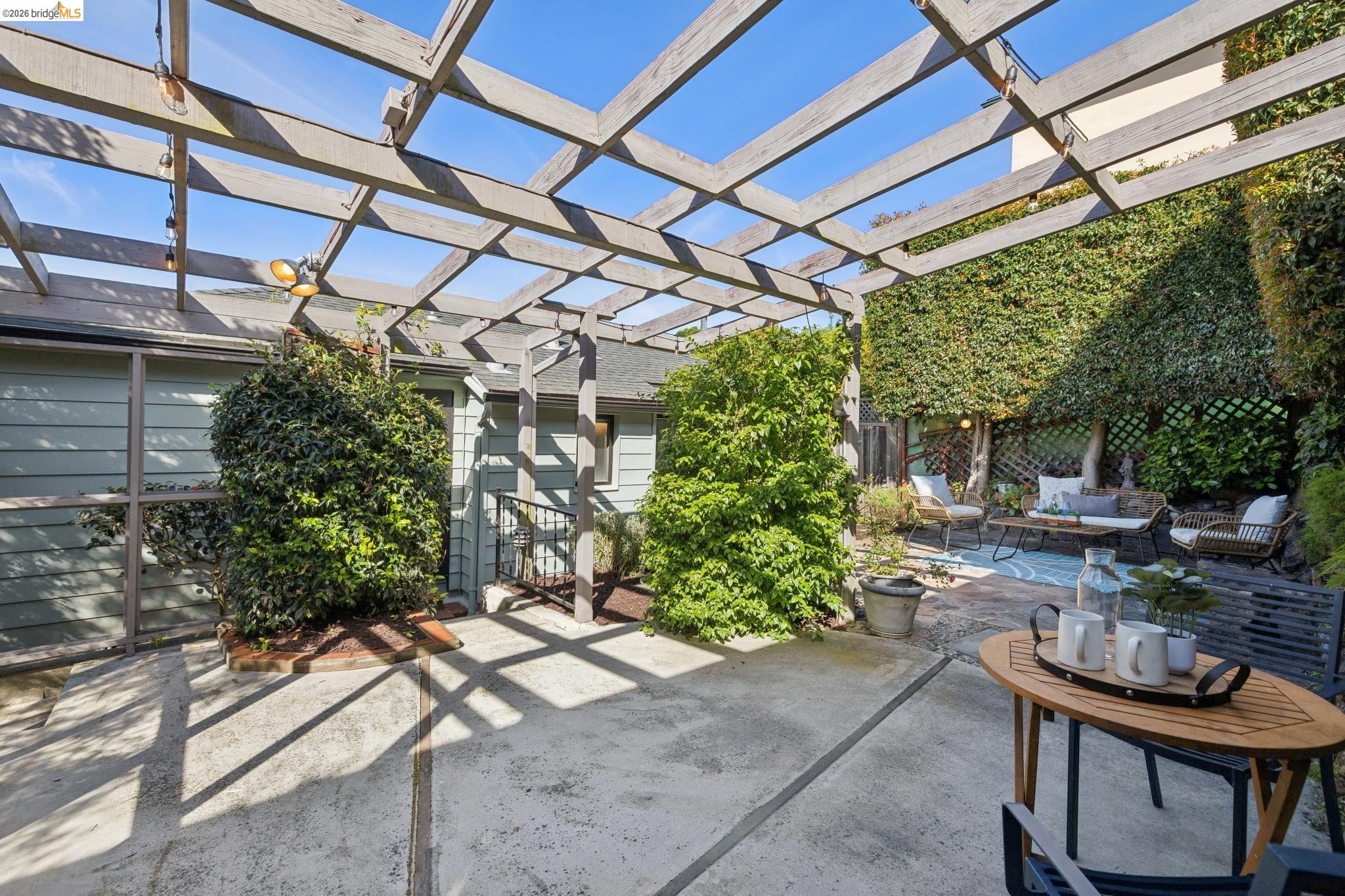 37 Kenyon Ave