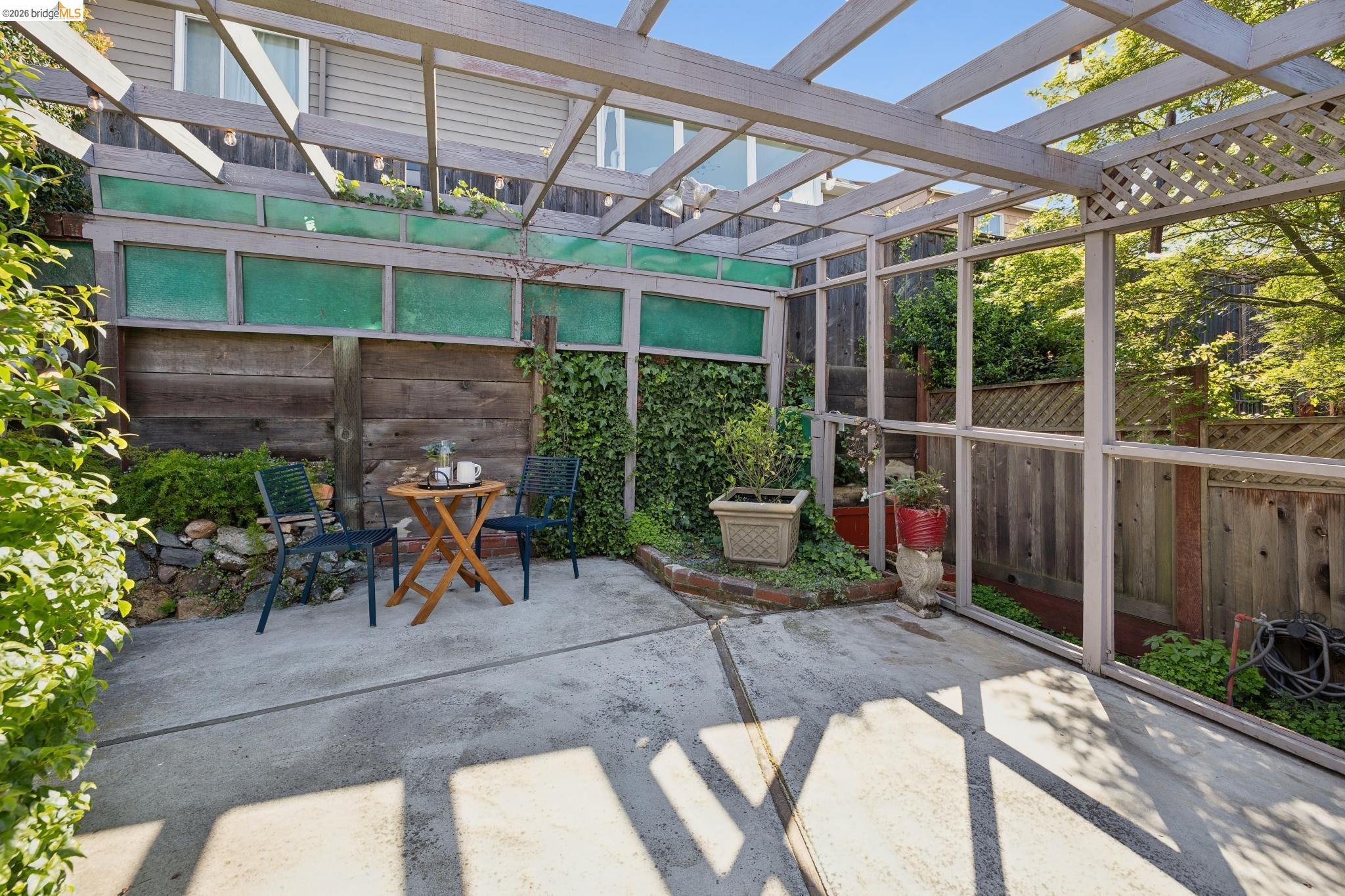 37 Kenyon Ave