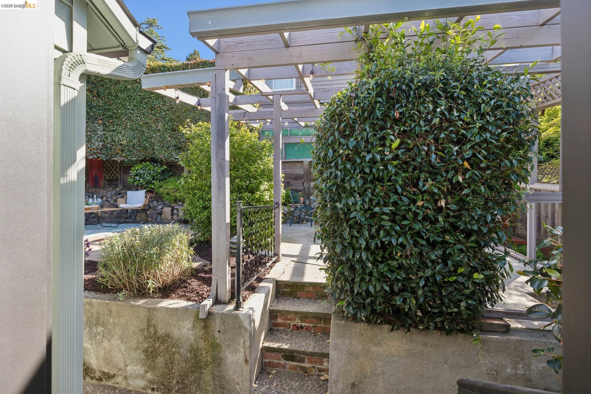 37 Kenyon Ave