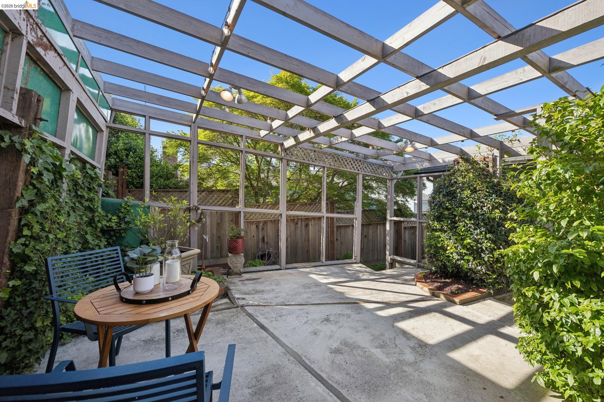 37 Kenyon Ave