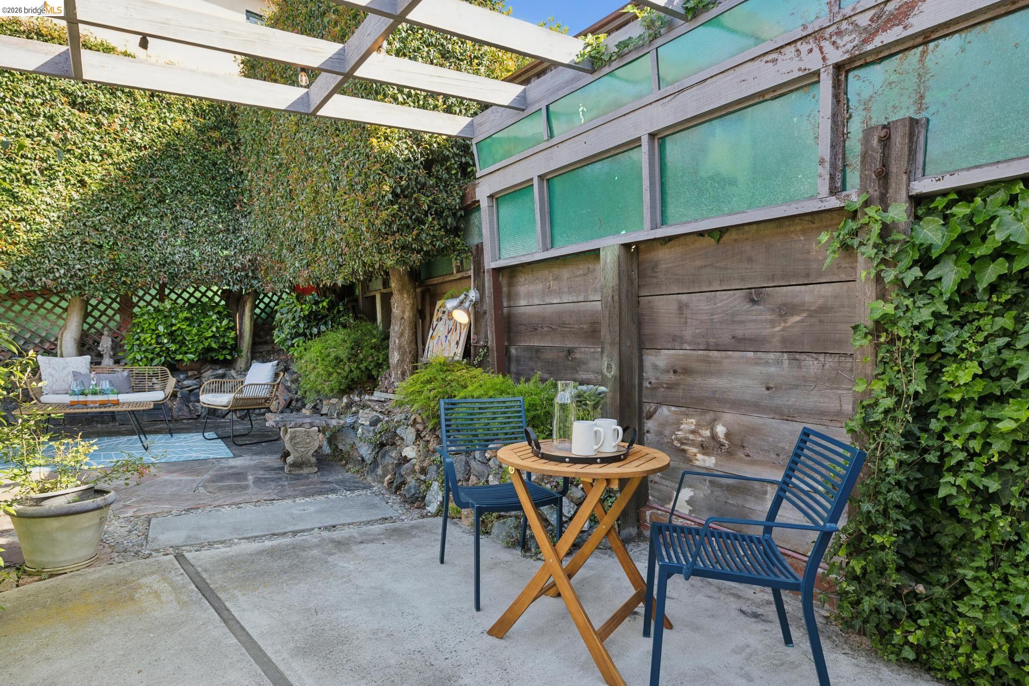 37 Kenyon Ave