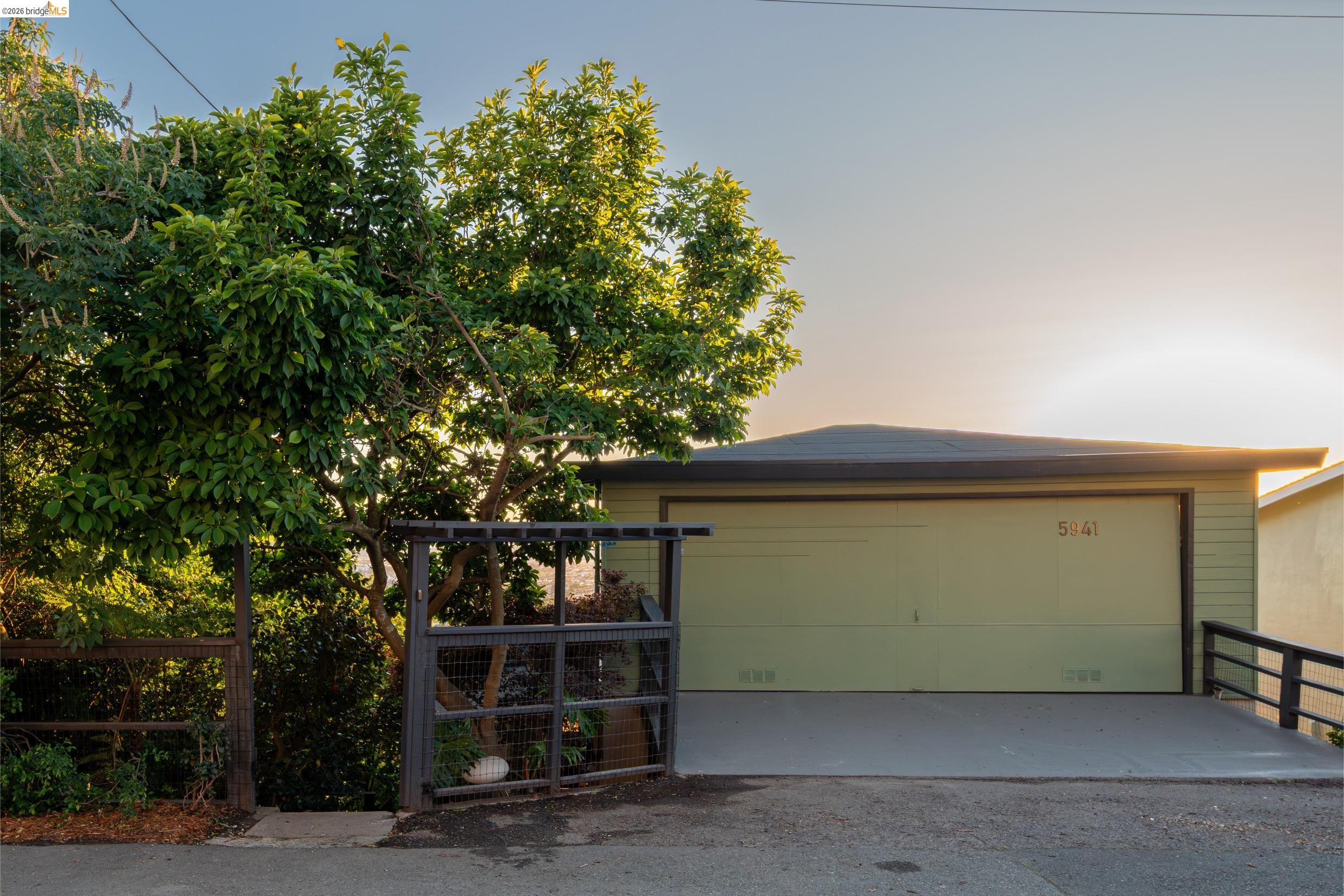 5941 Harbor View Ave