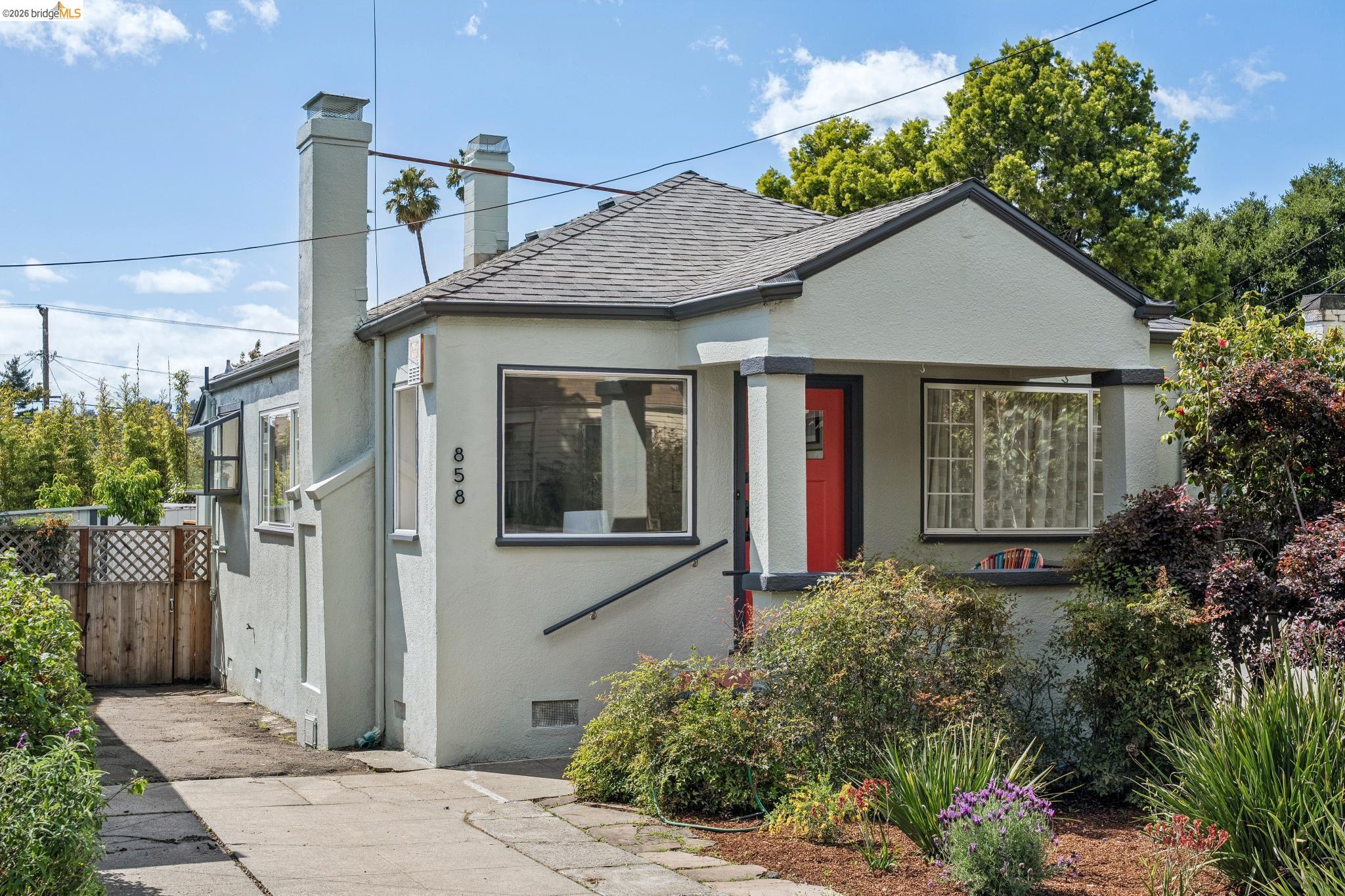 858 Neilson St