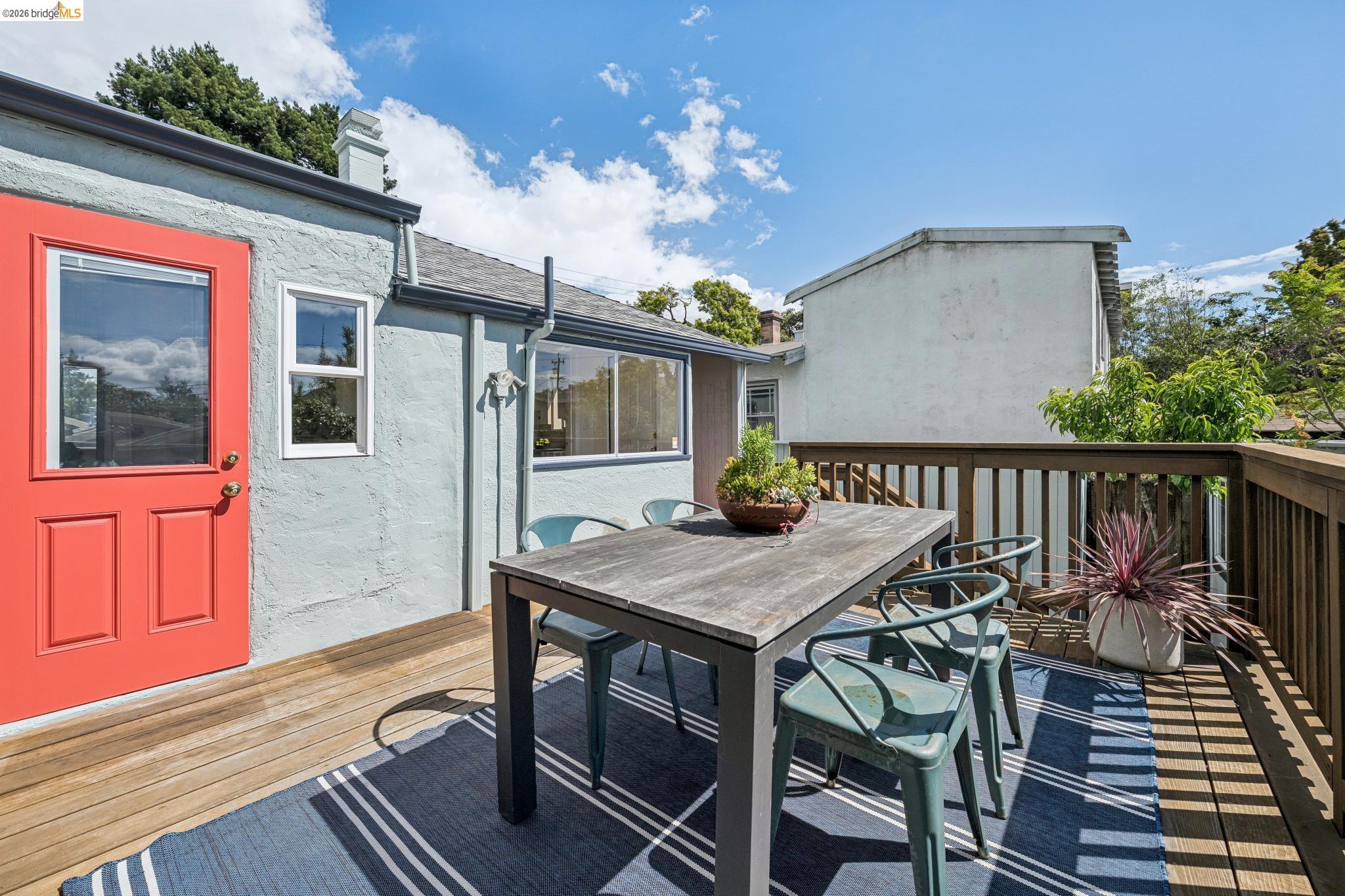 858 Neilson St