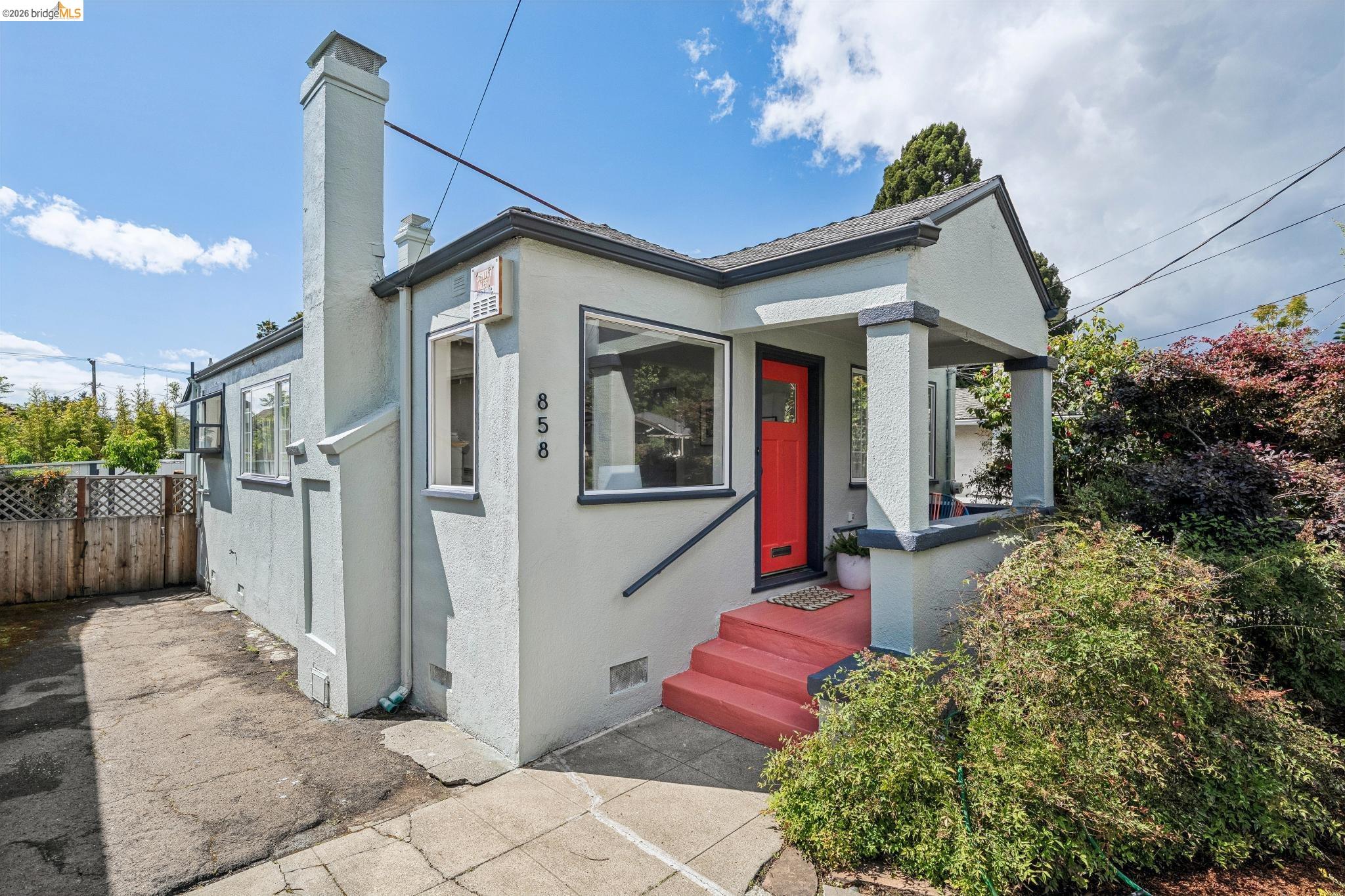 858 Neilson St