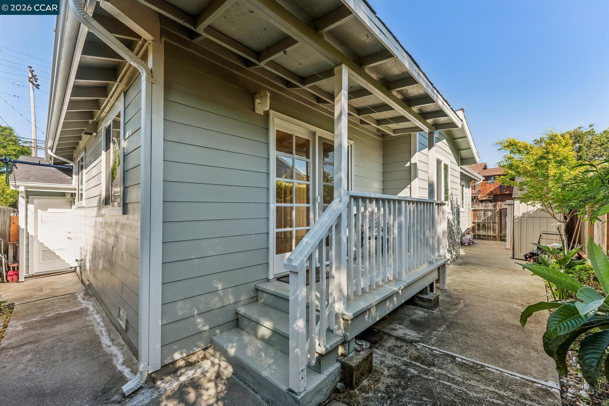 216 Behrens St