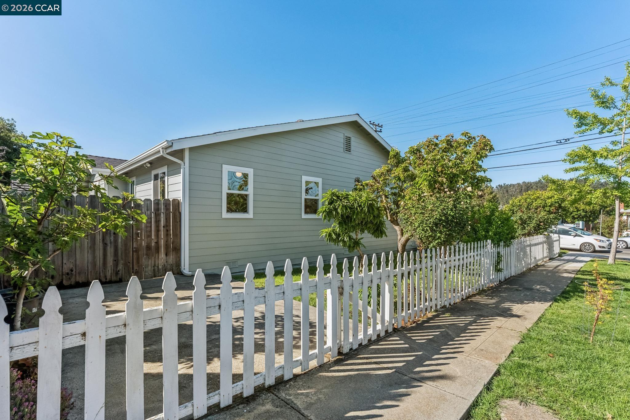 216 Behrens St