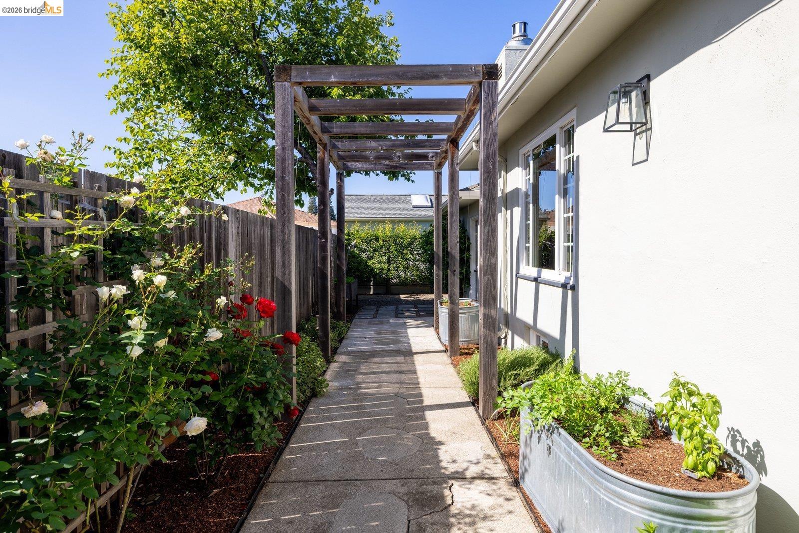 965 Ramona Way