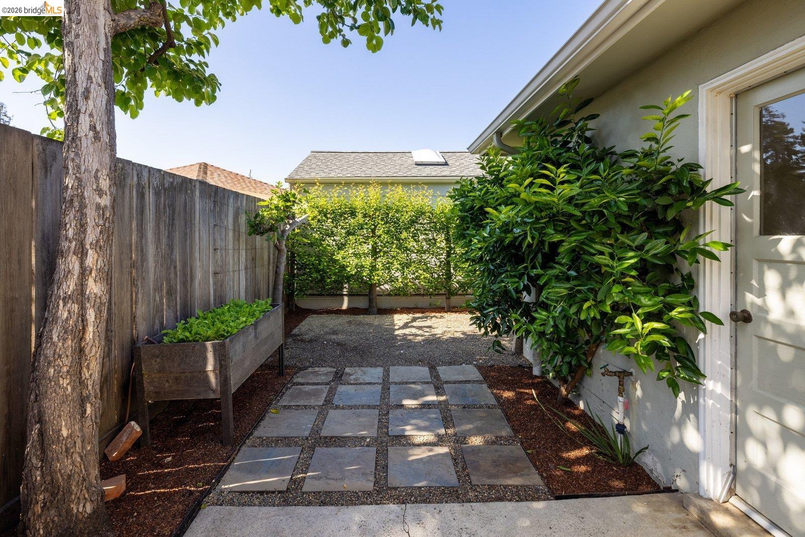 965 Ramona Way
