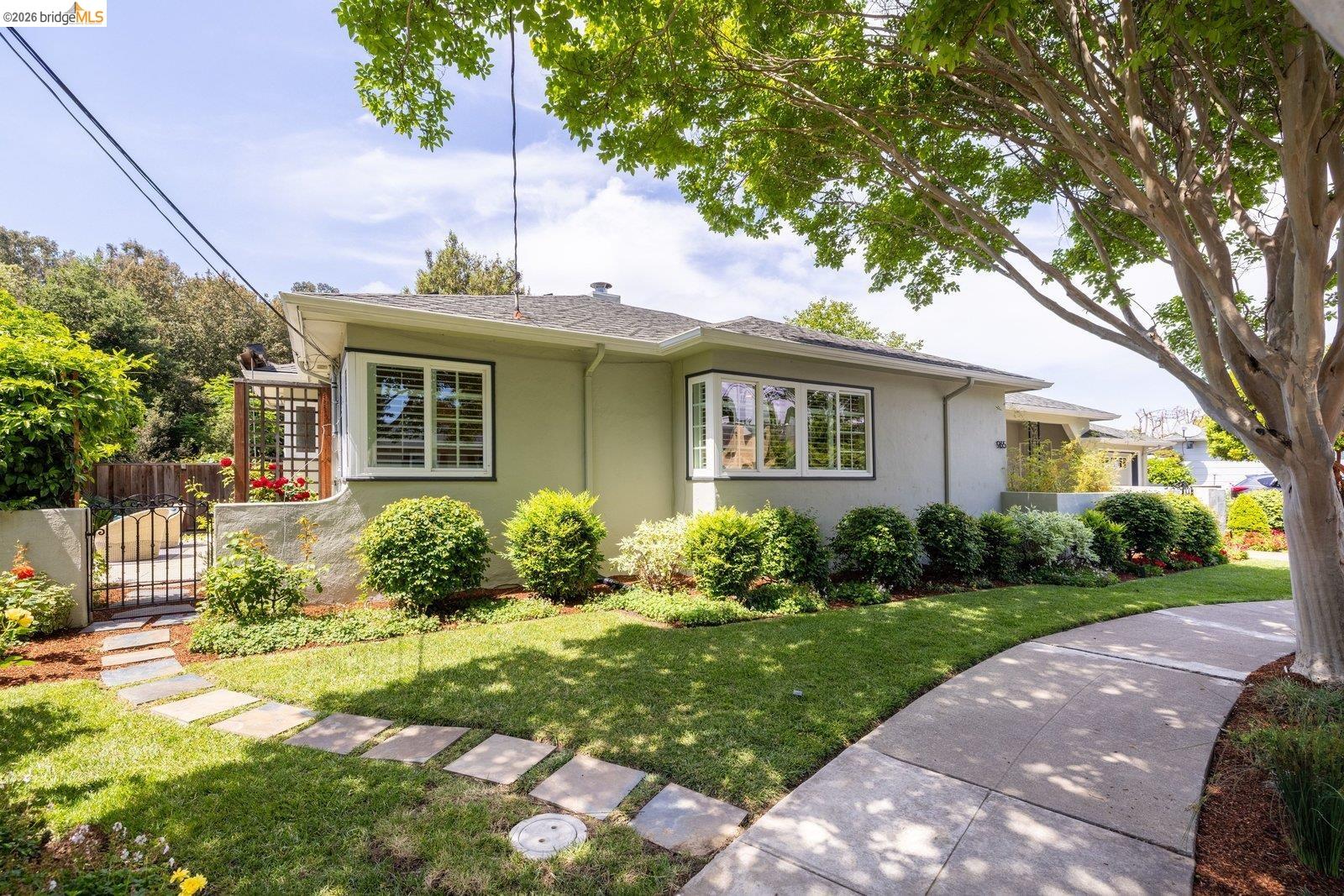 965 Ramona Way