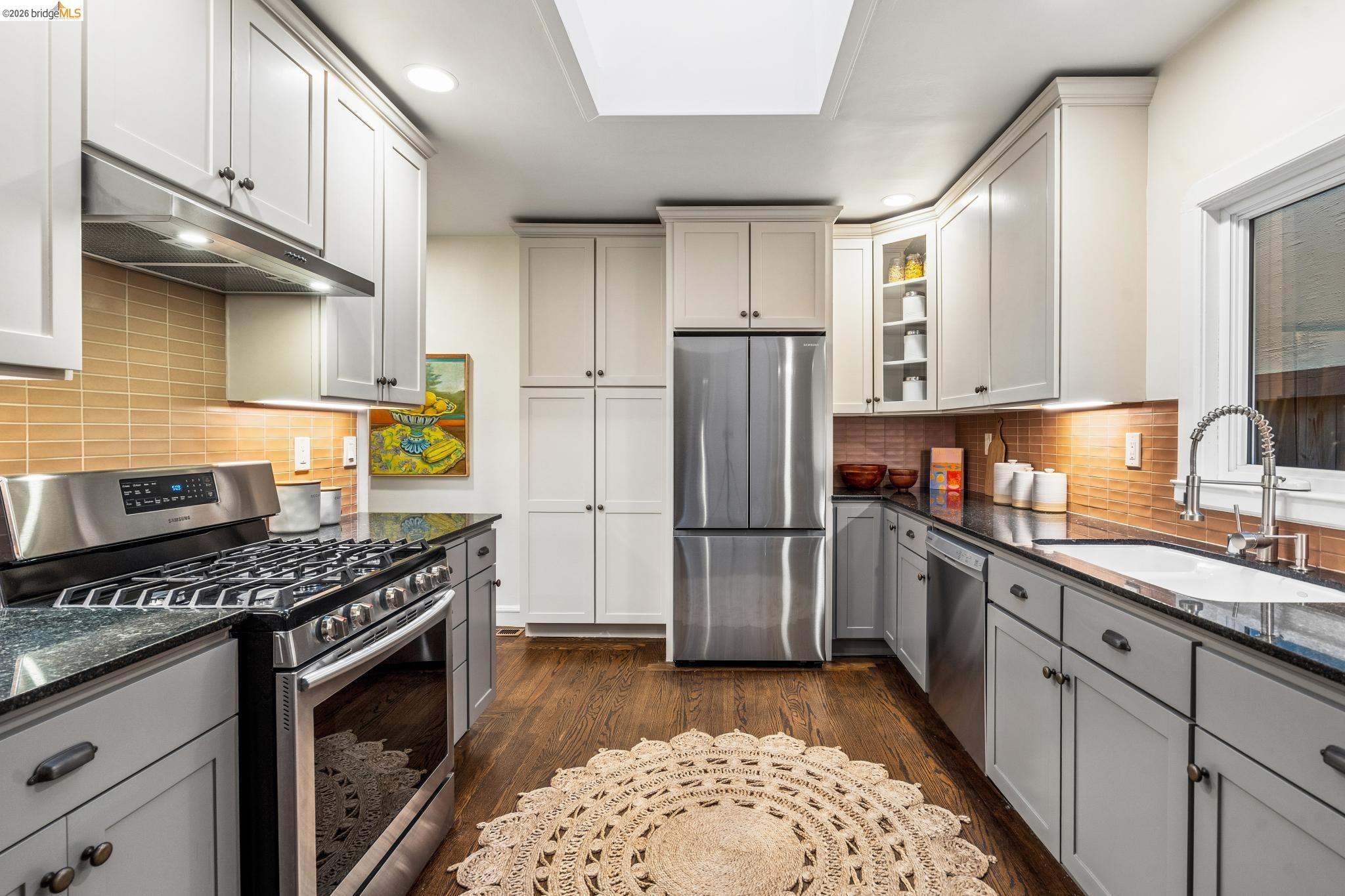6720 MANOR CREST