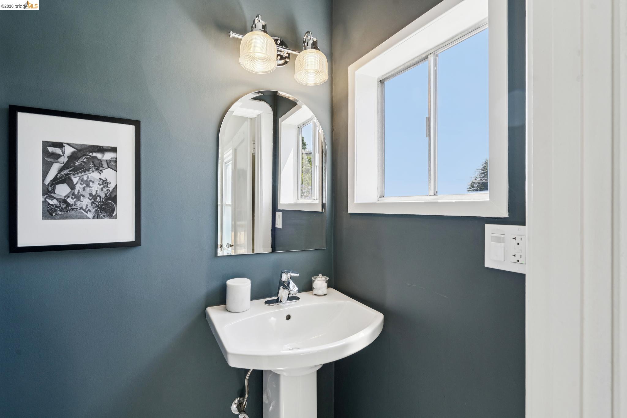 6720 MANOR CREST