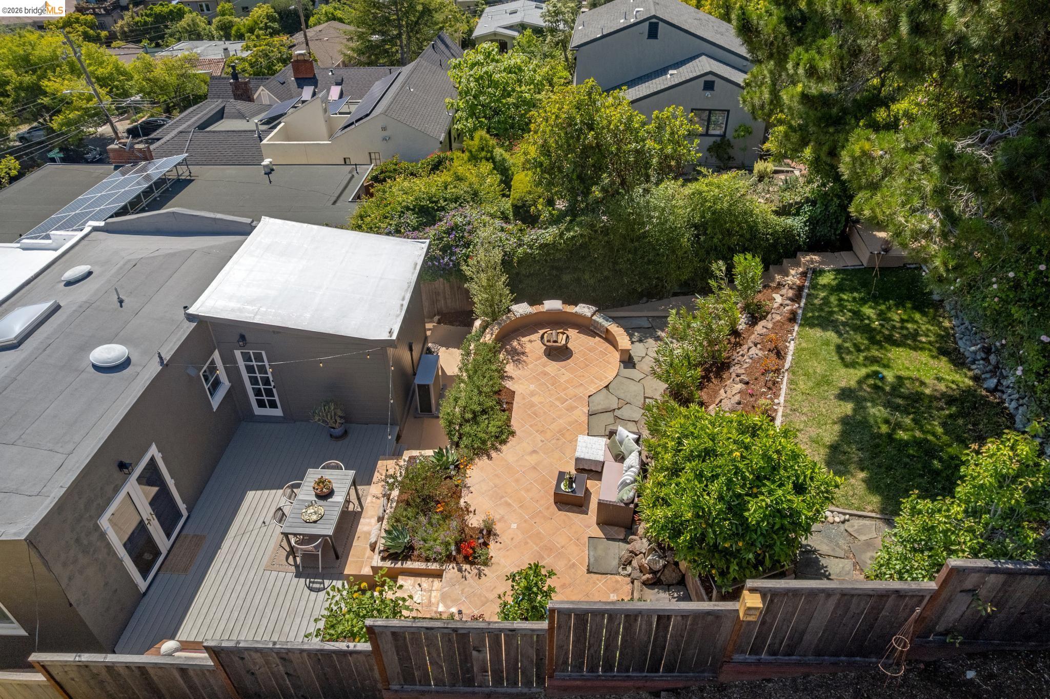 6720 MANOR CREST