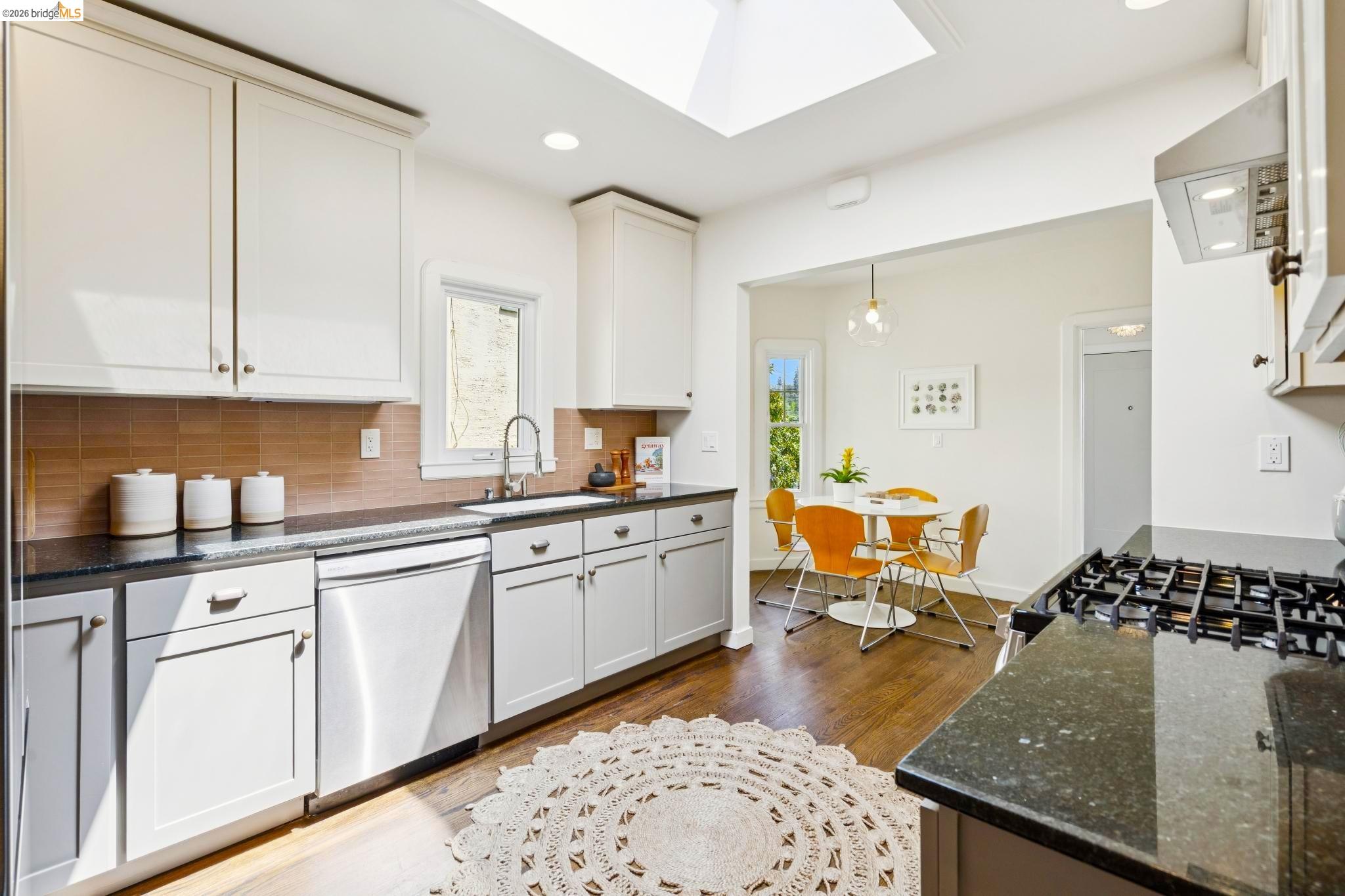 6720 MANOR CREST