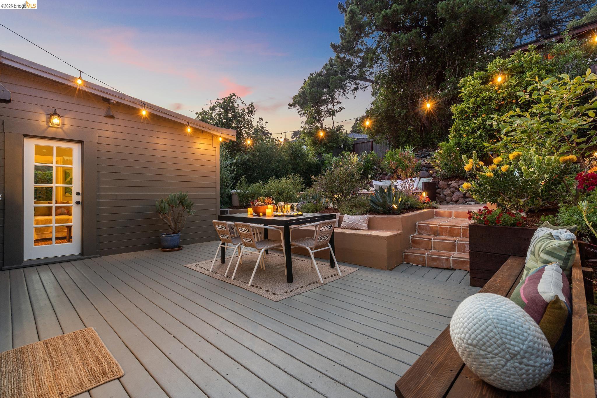 6720 MANOR CREST