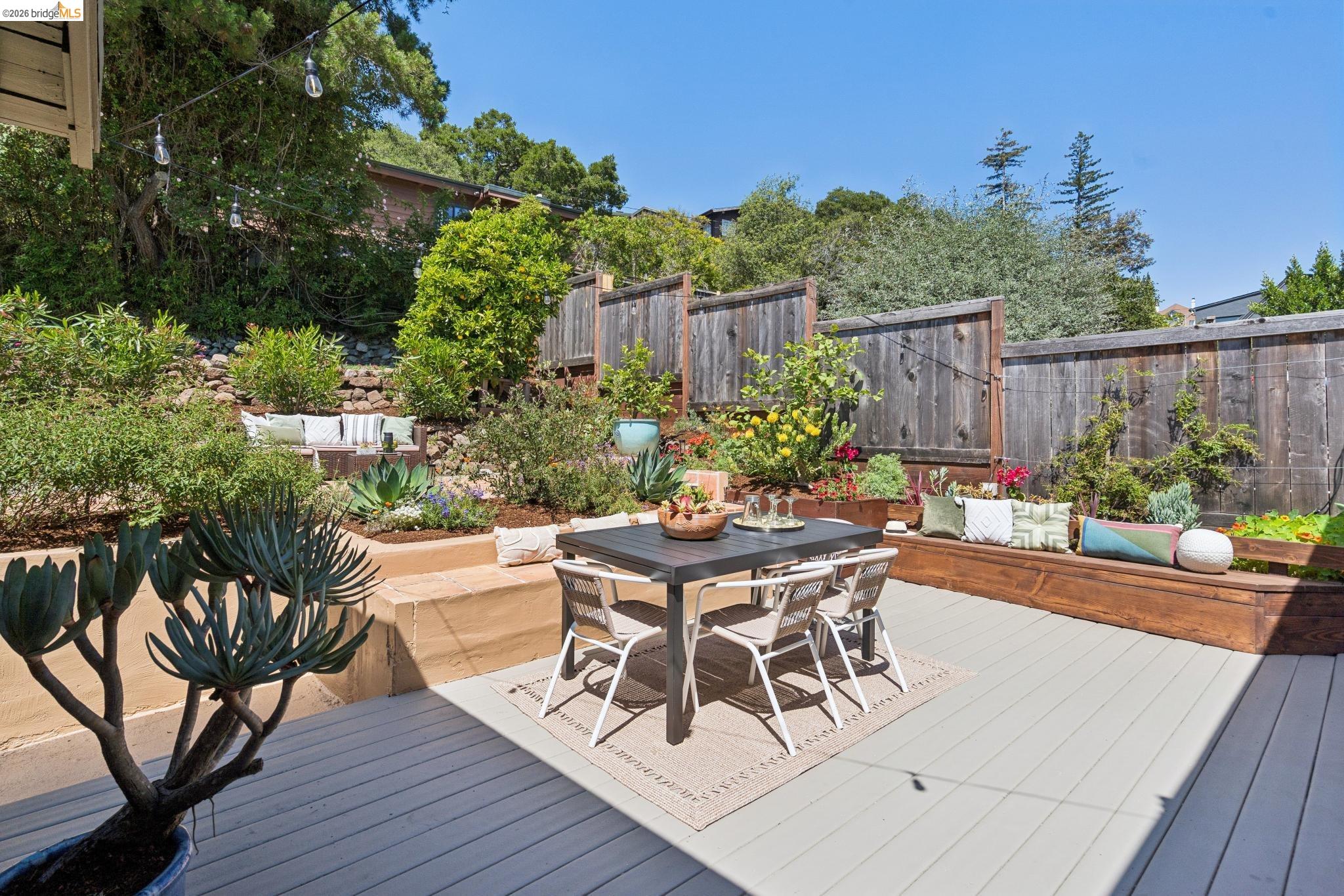6720 MANOR CREST