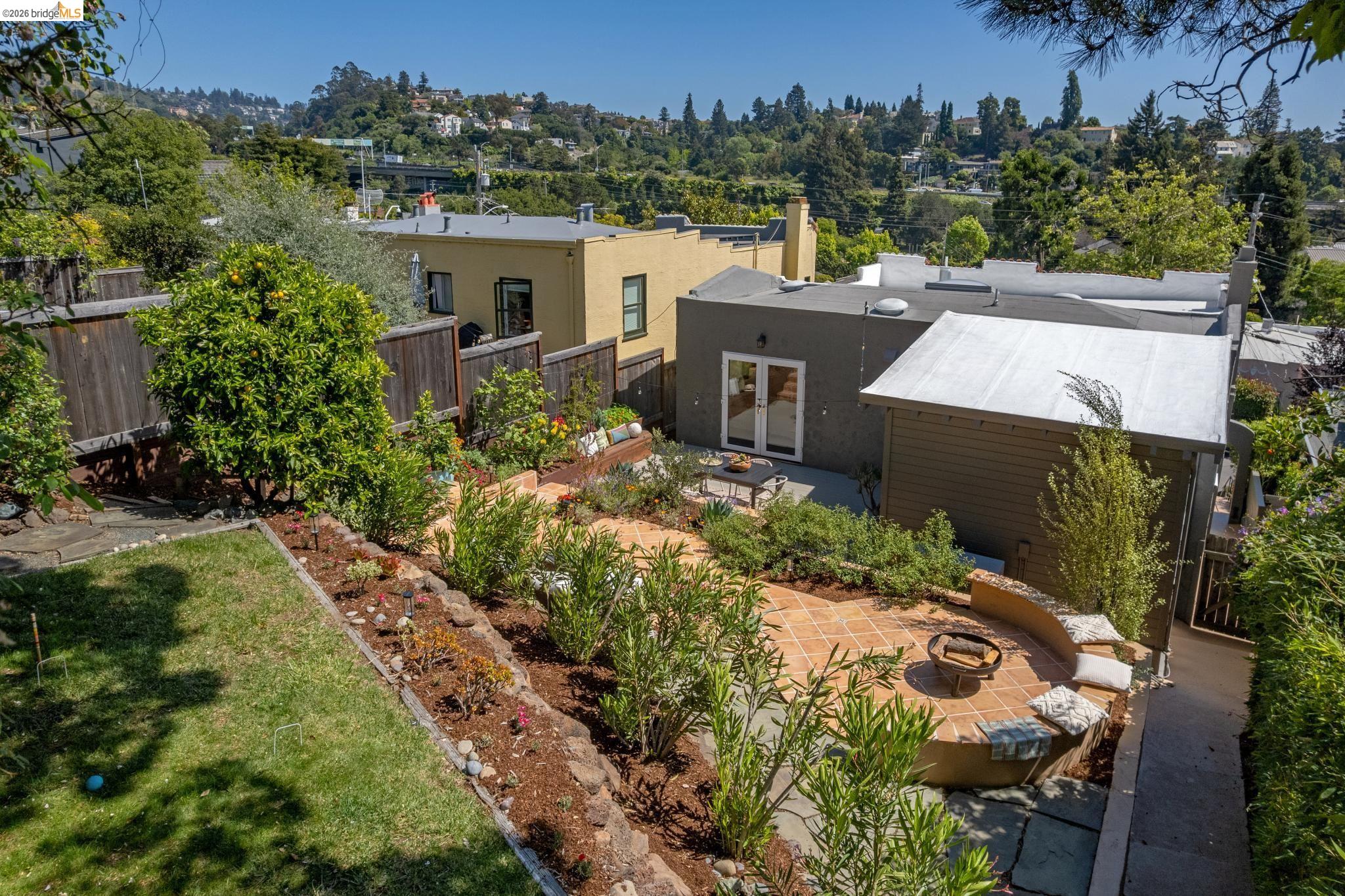 6720 MANOR CREST