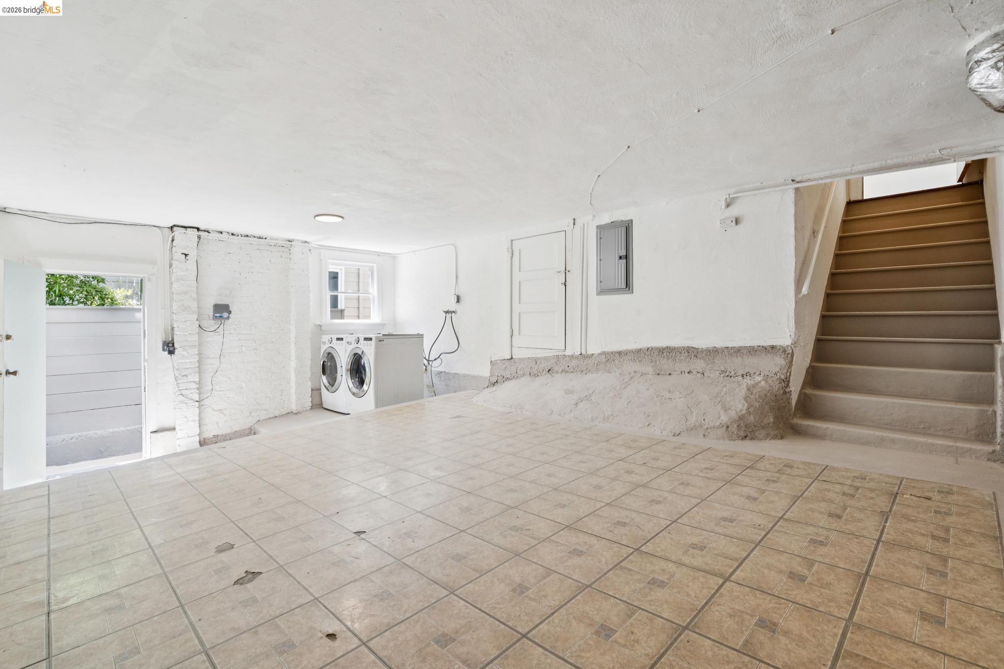 6720 MANOR CREST