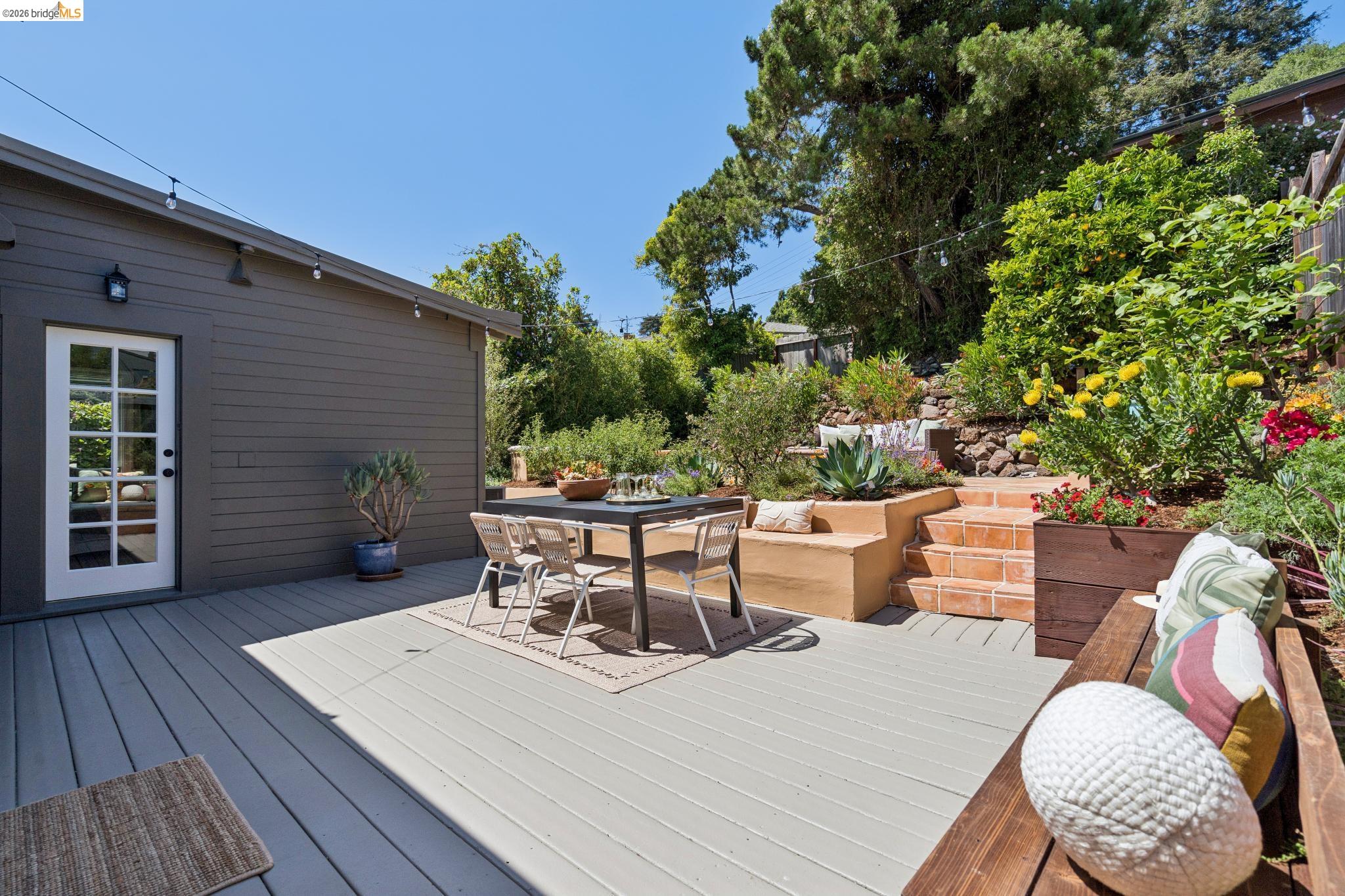 6720 MANOR CREST