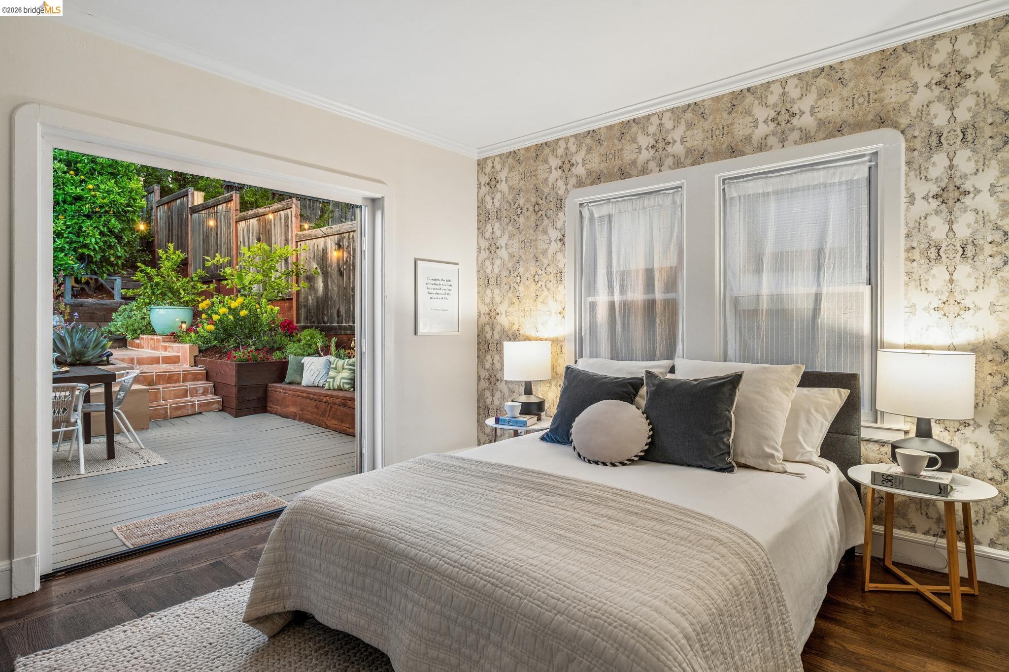 6720 MANOR CREST
