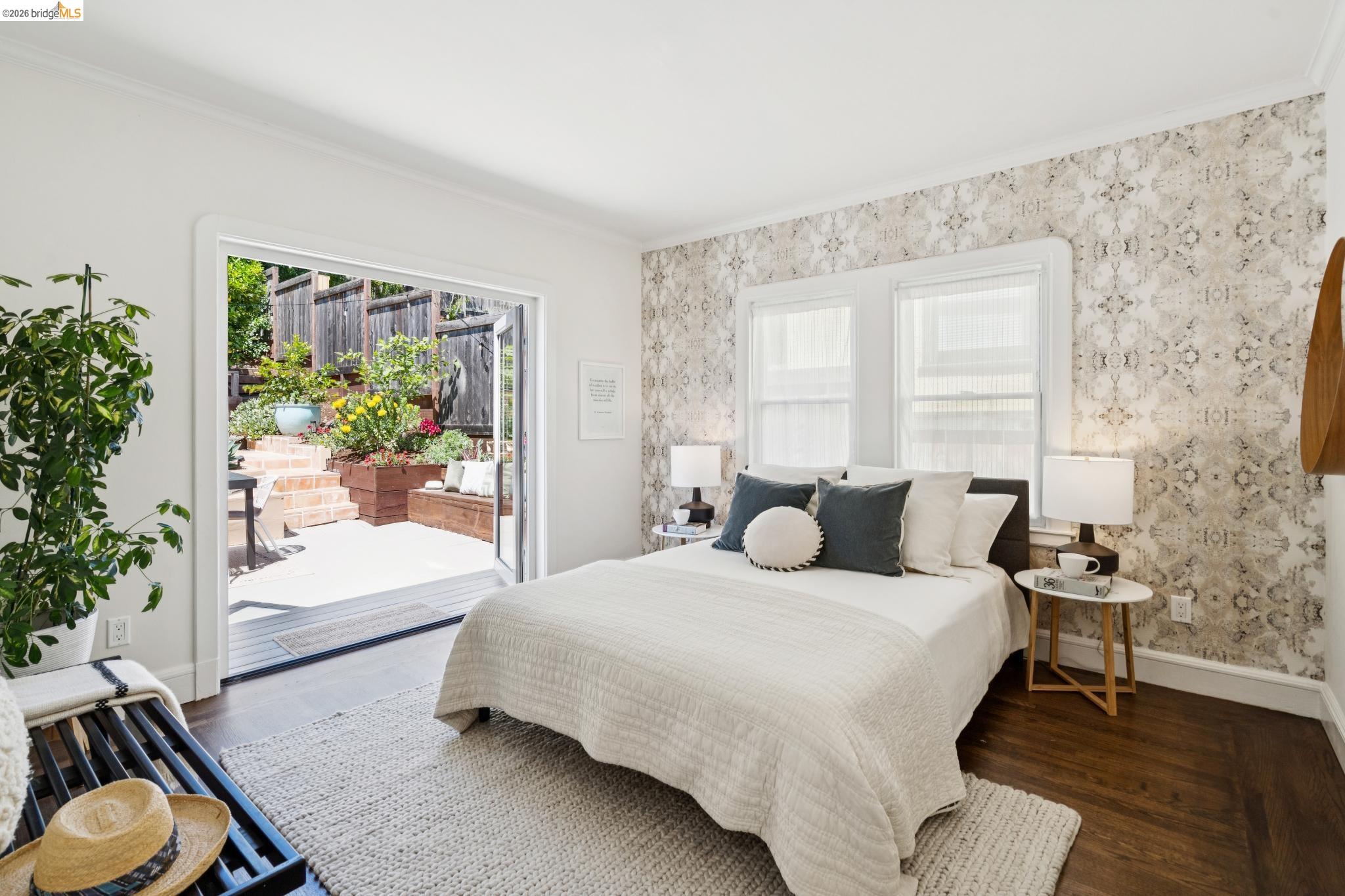 6720 MANOR CREST