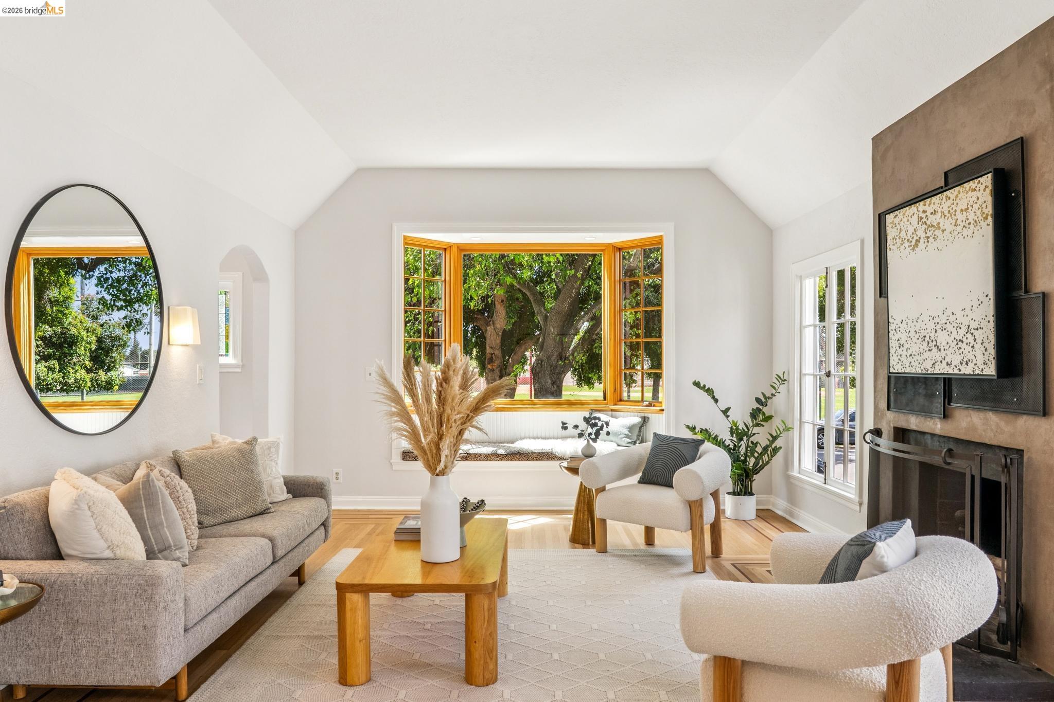 1339 Thousand Oaks Blvd.