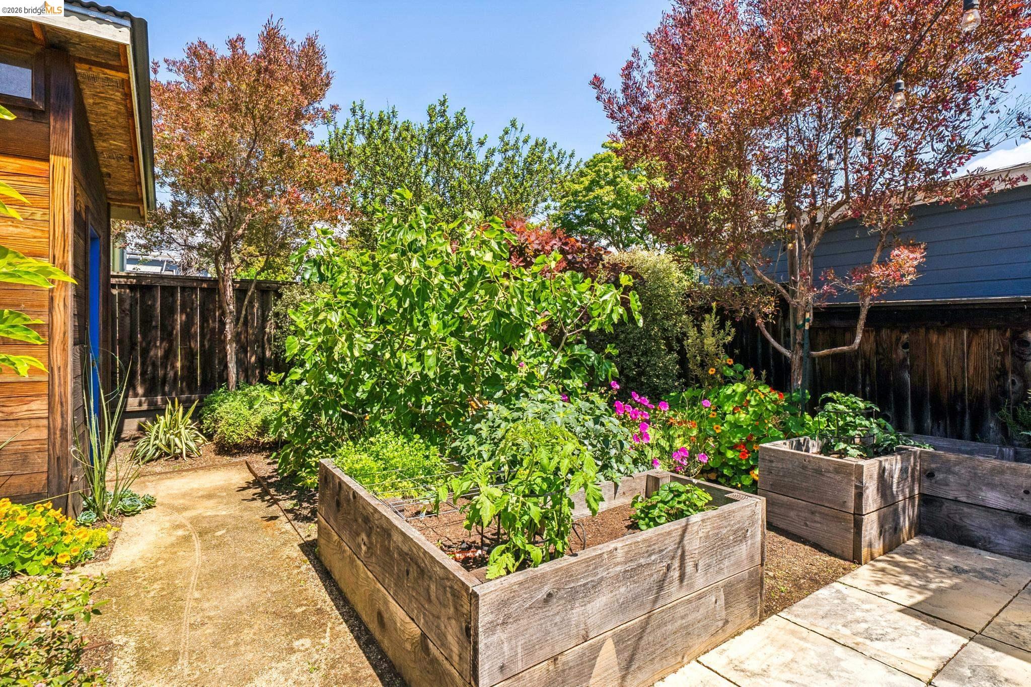 1339 Thousand Oaks Blvd.