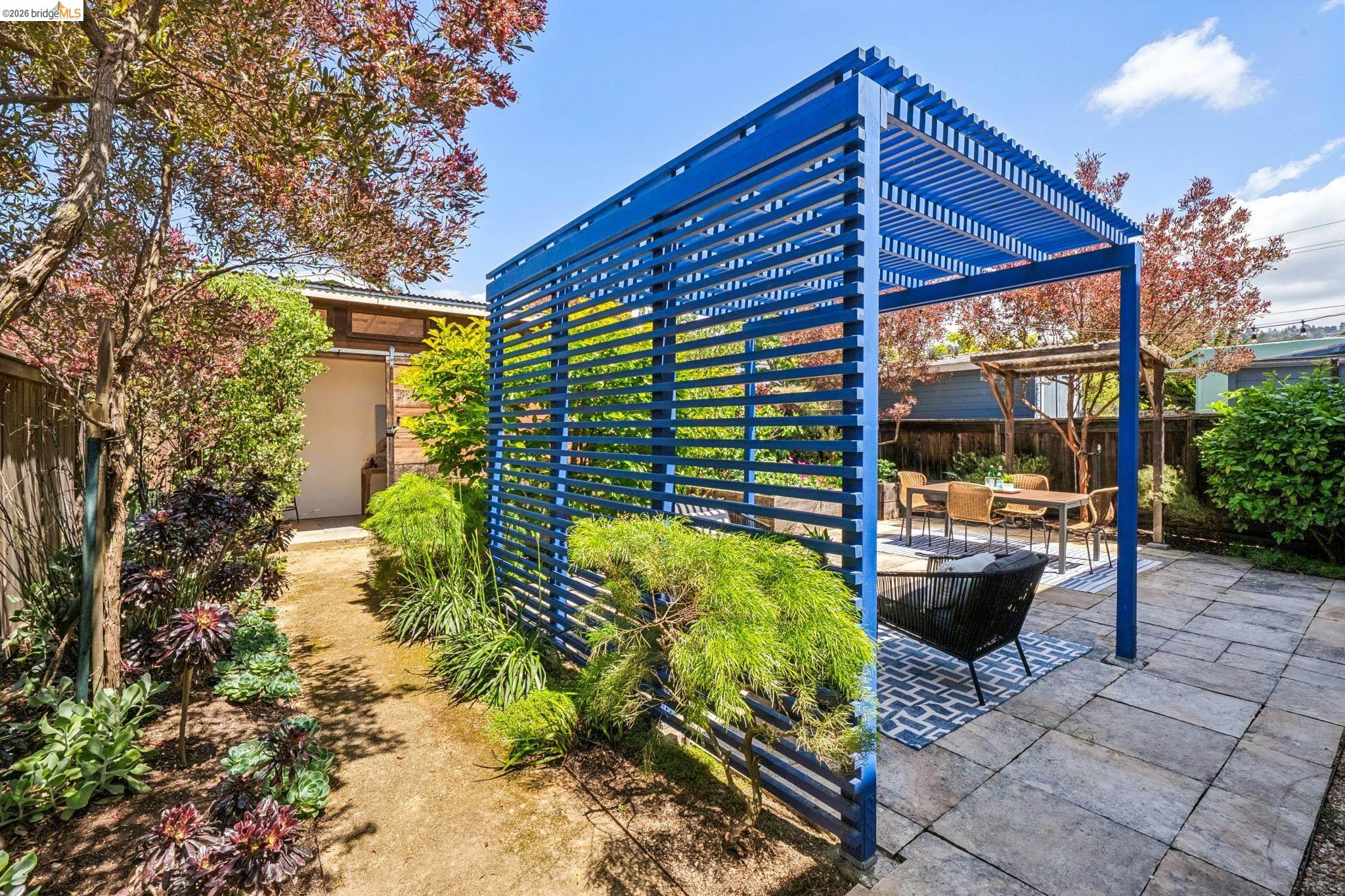 1339 Thousand Oaks Blvd.