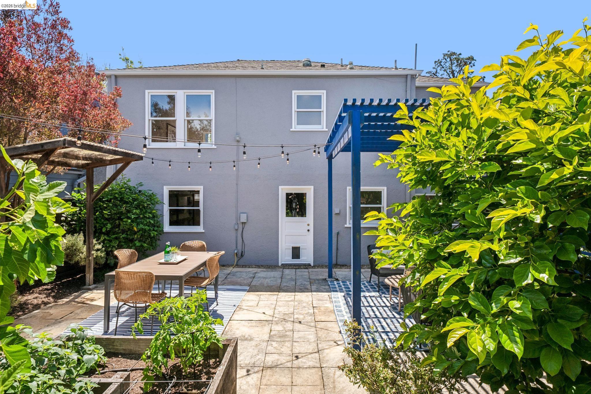 1339 Thousand Oaks Blvd.