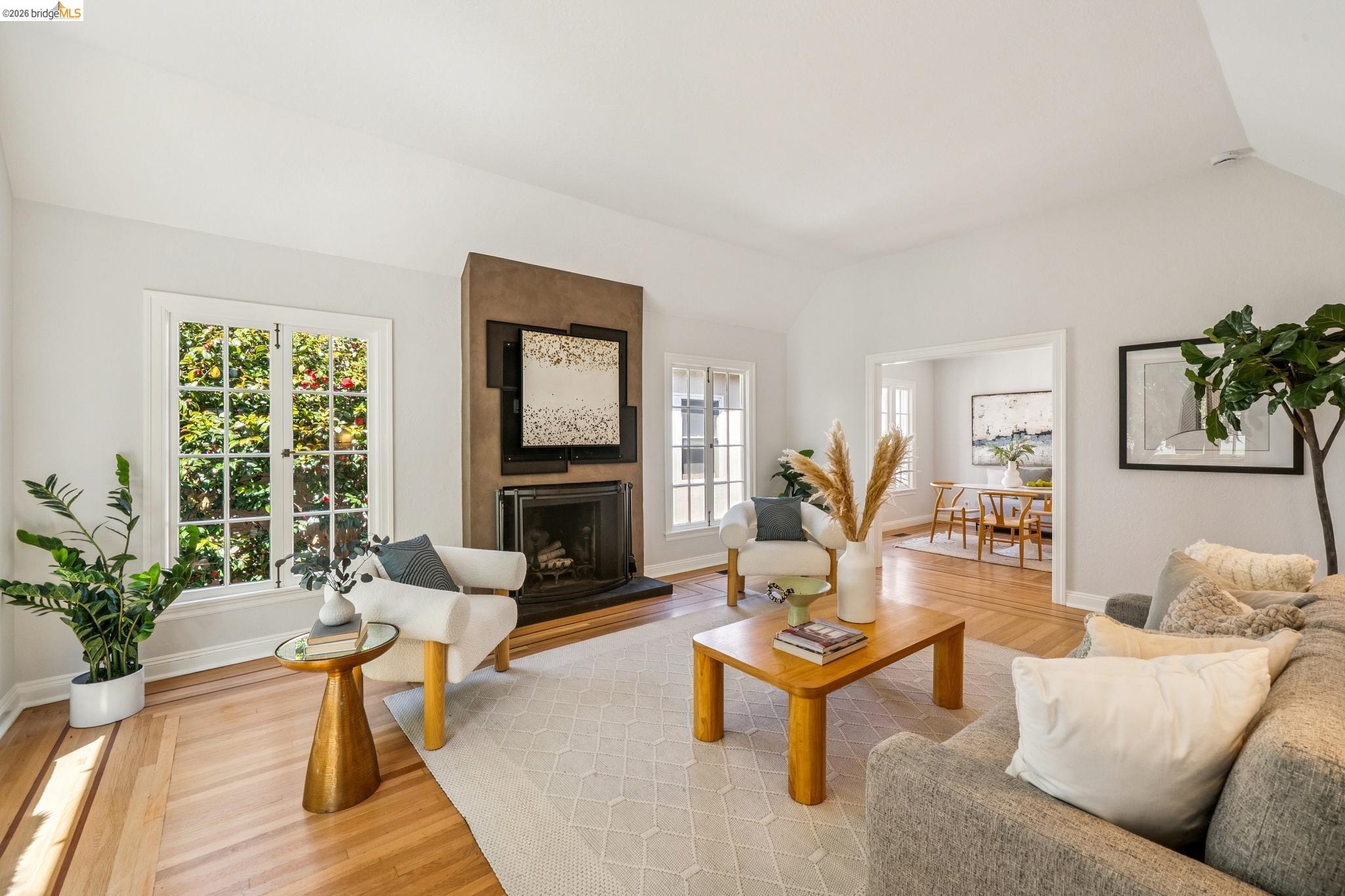 1339 Thousand Oaks Blvd.