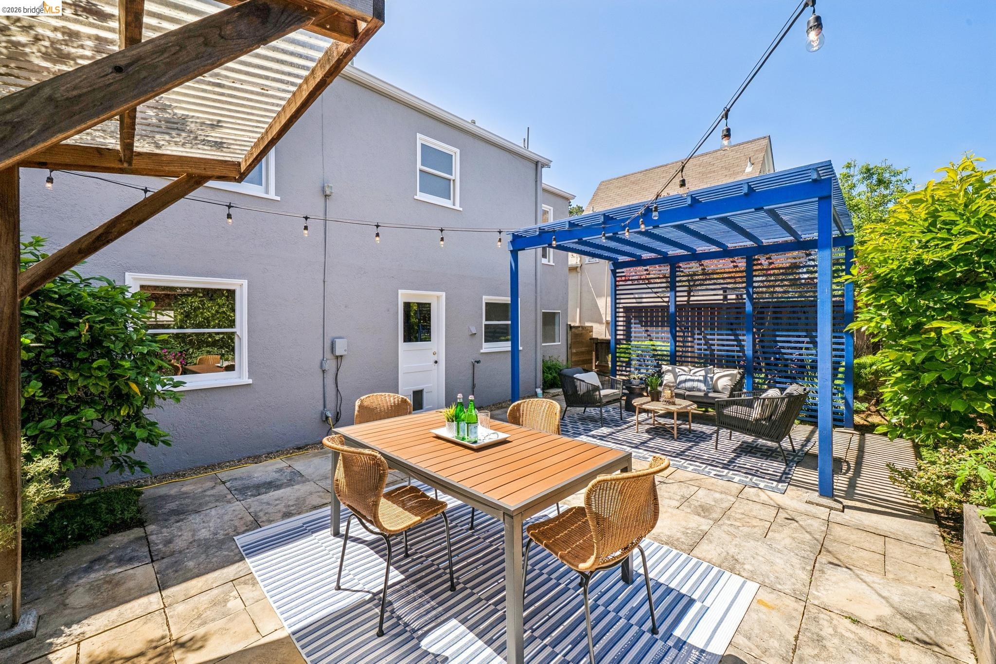 1339 Thousand Oaks Blvd.
