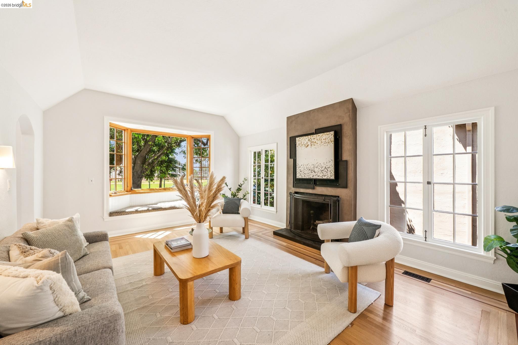 1339 Thousand Oaks Blvd.