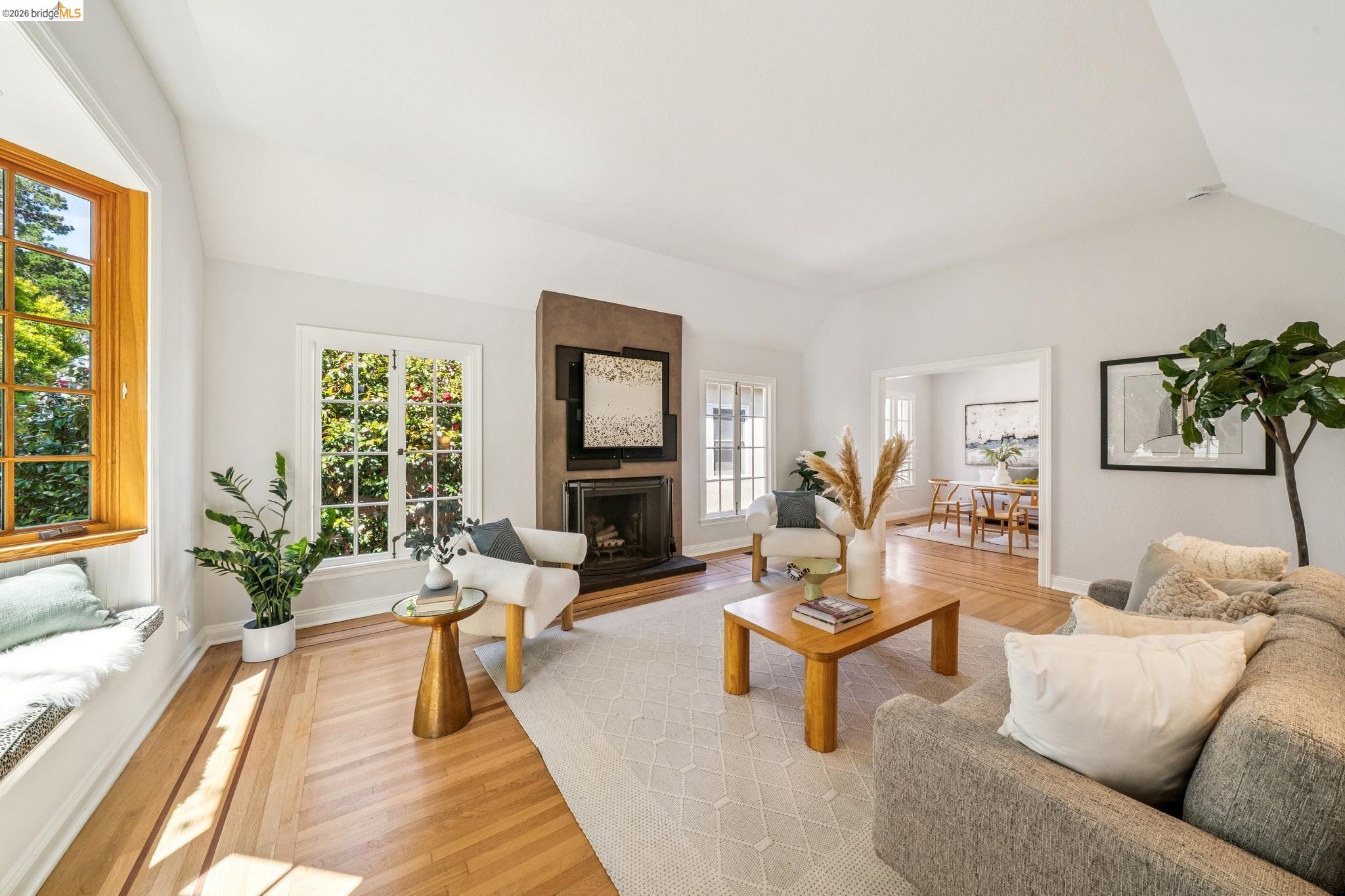 1339 Thousand Oaks Blvd.