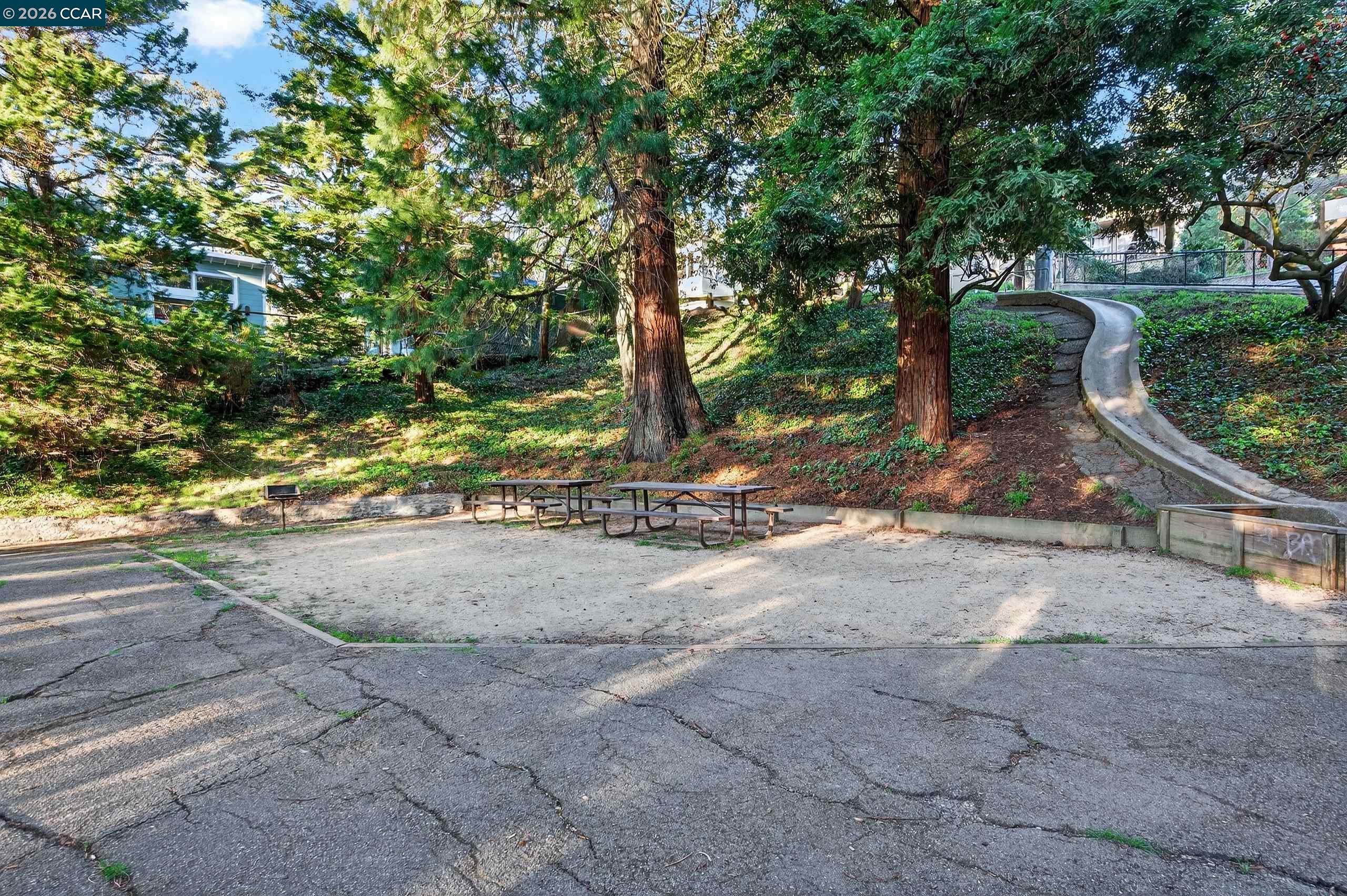 230 Fairlawn Dr